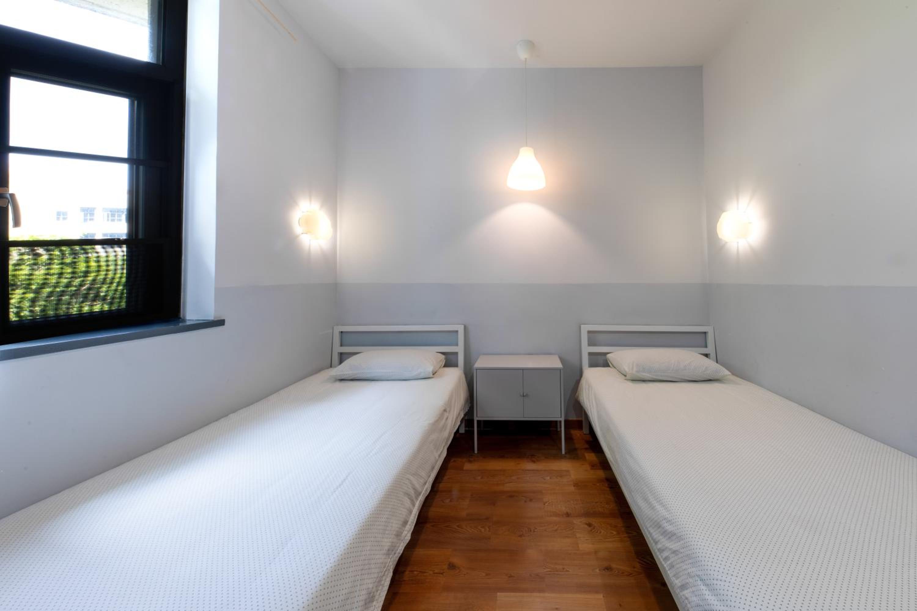 Twin Room with Balcony - Photo 2