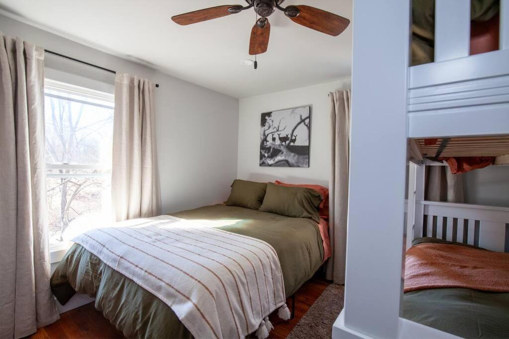 Three-Bedroom House photo 2