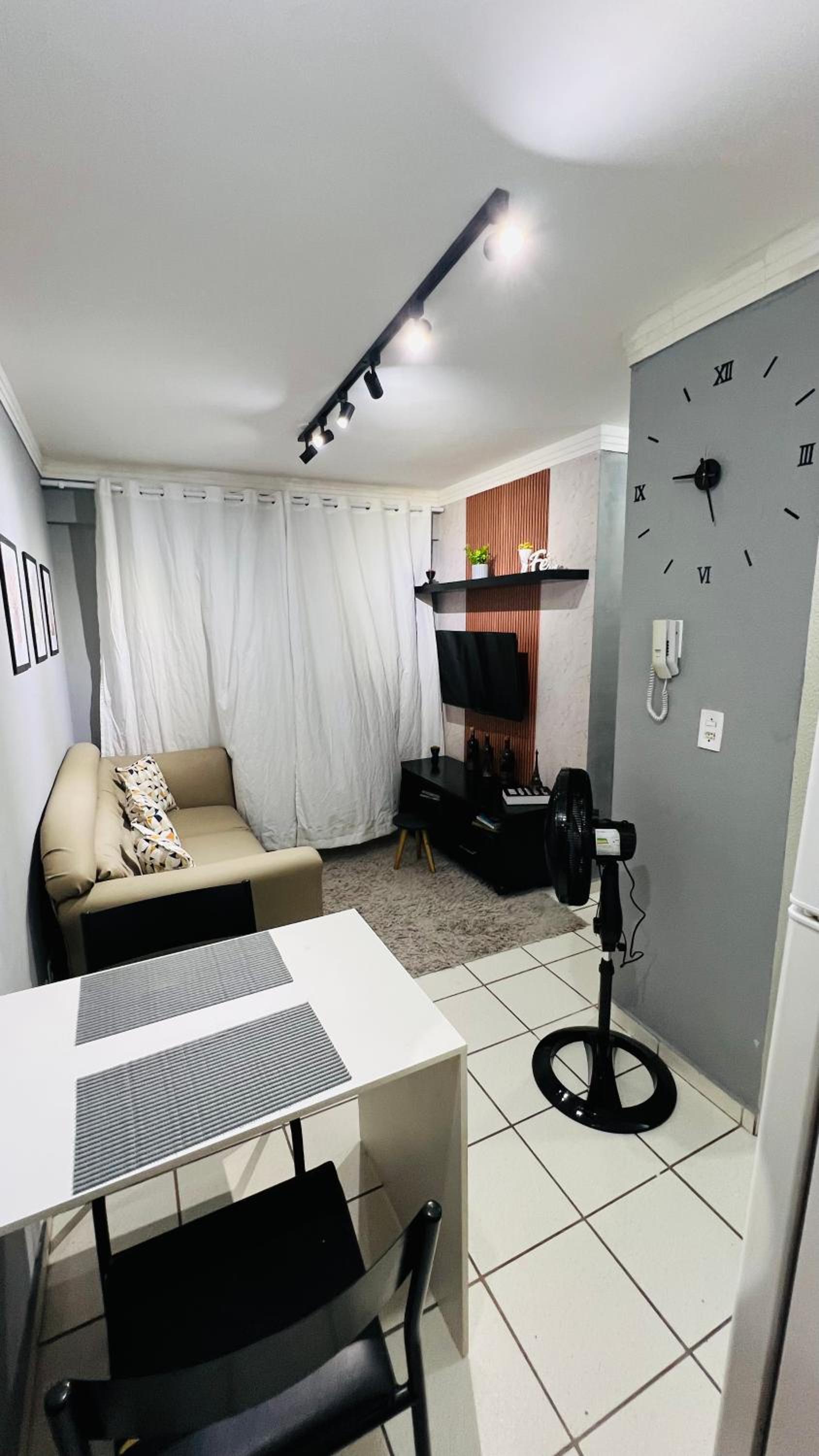 One-Bedroom Apartment photo 1