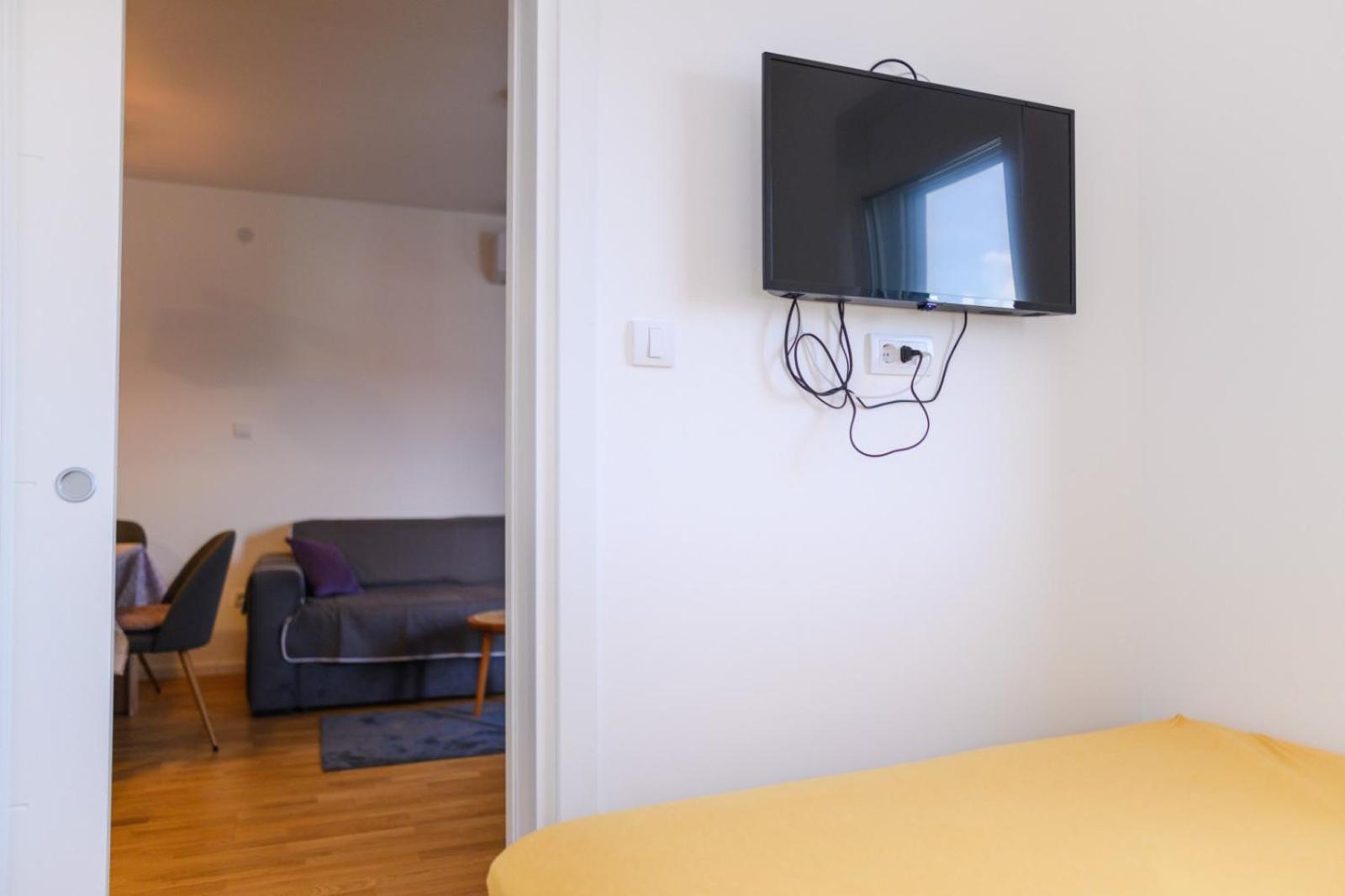 One-Bedroom Apartment photo 3