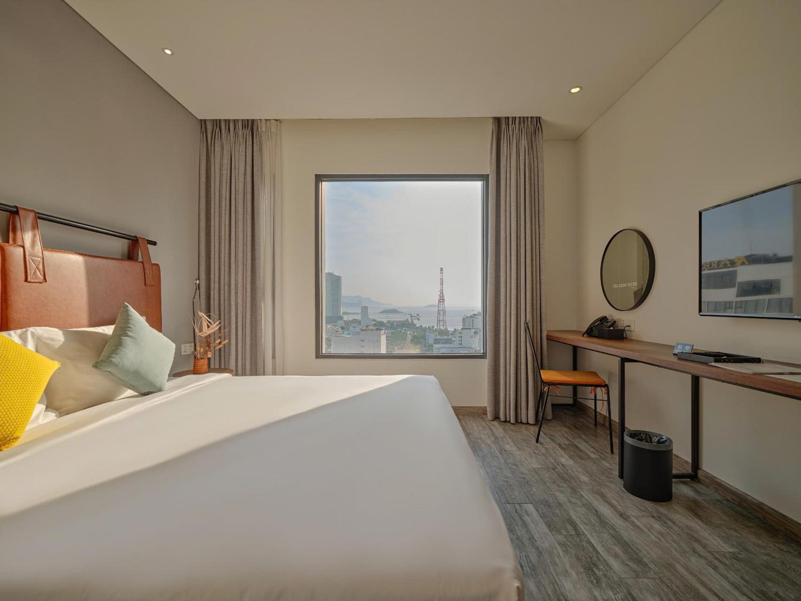 Superior Twin Room with Sea View - Photo 14