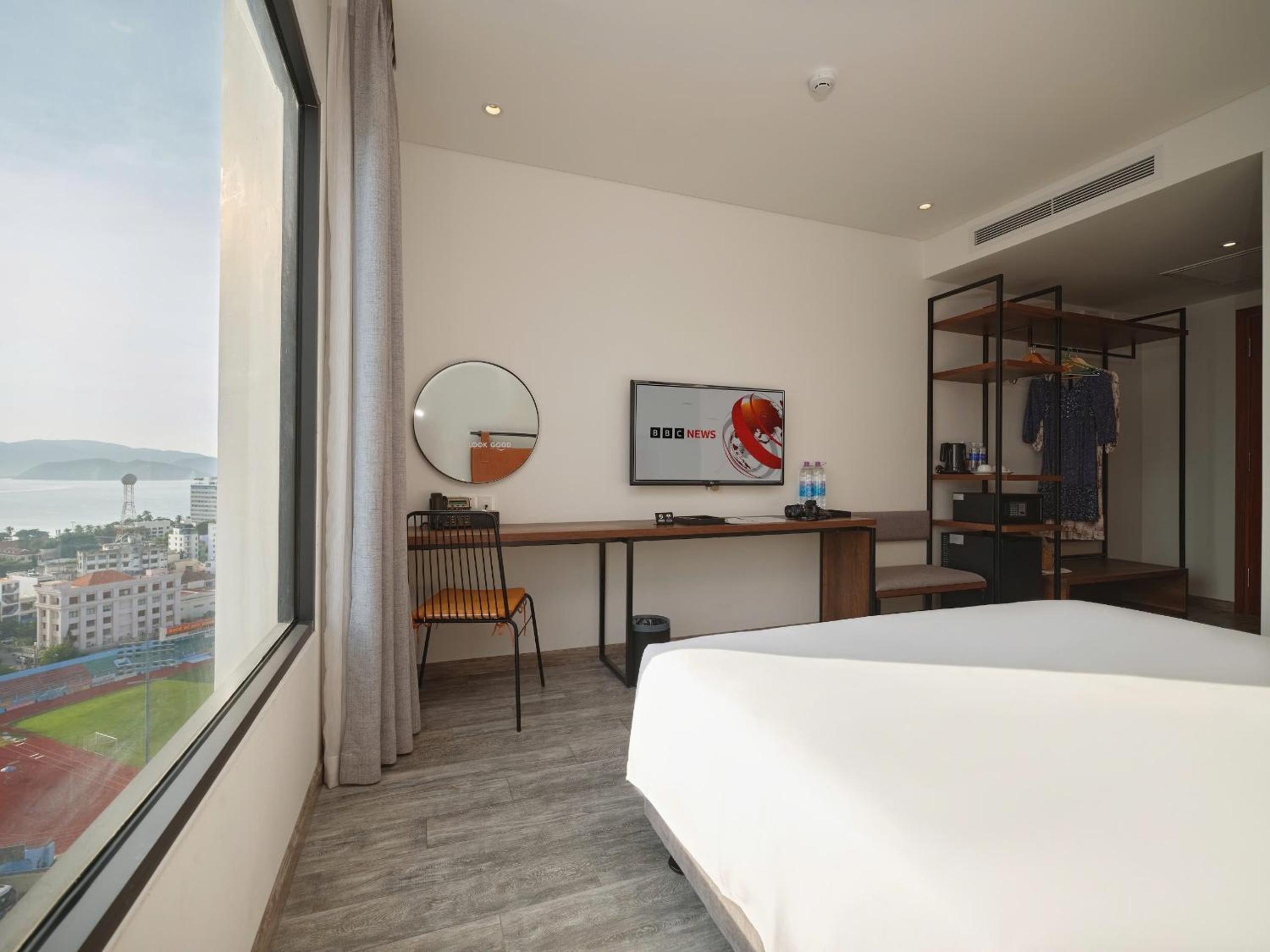Superior Twin Room with Sea View - Photo 15