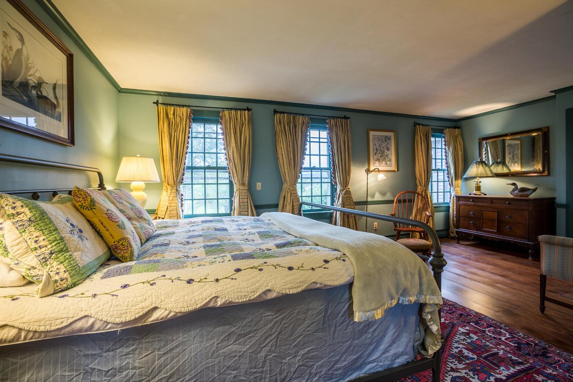 Eight-Bedroom House photo 1