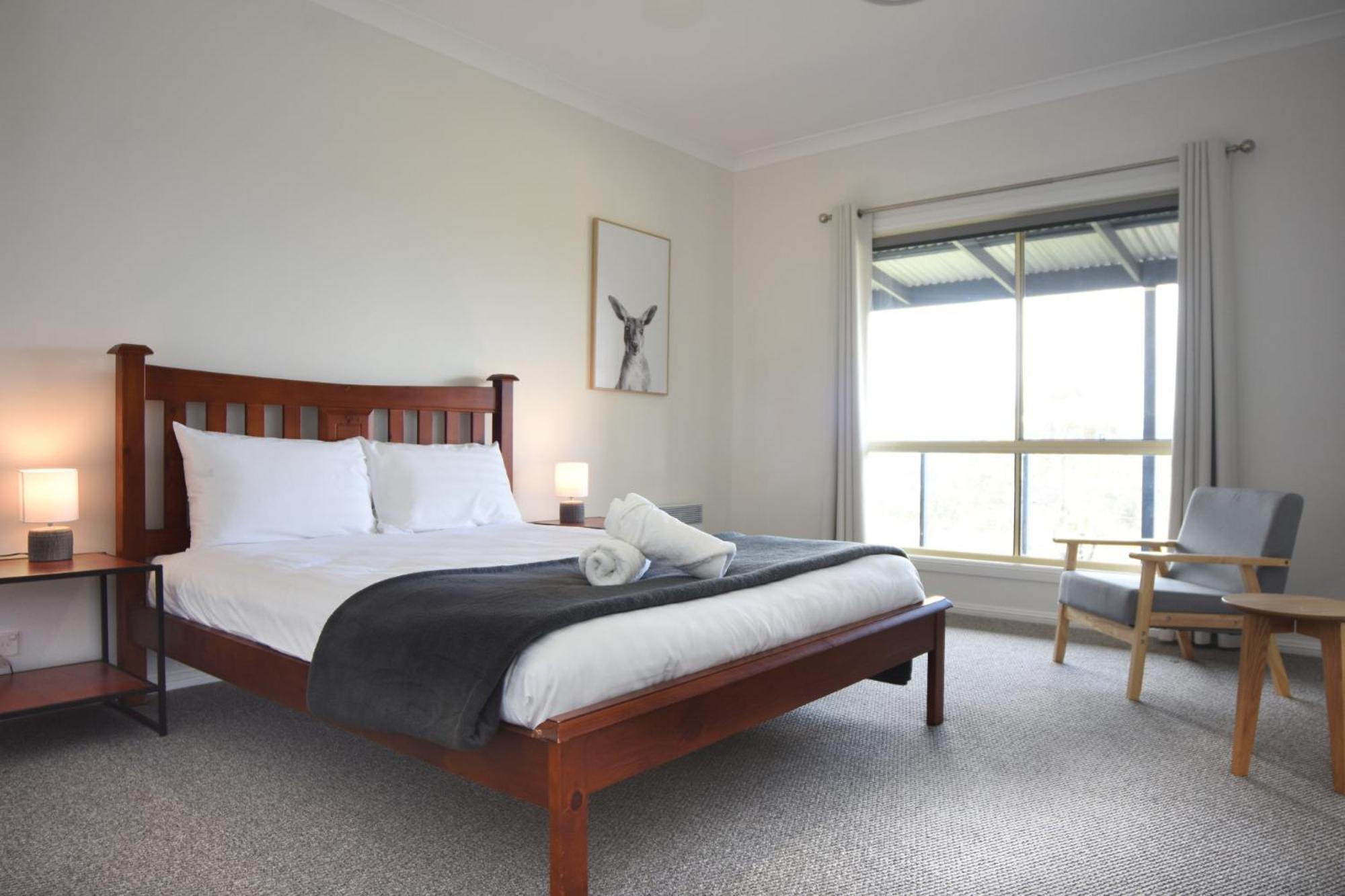 Five-Bedroom House photo 1