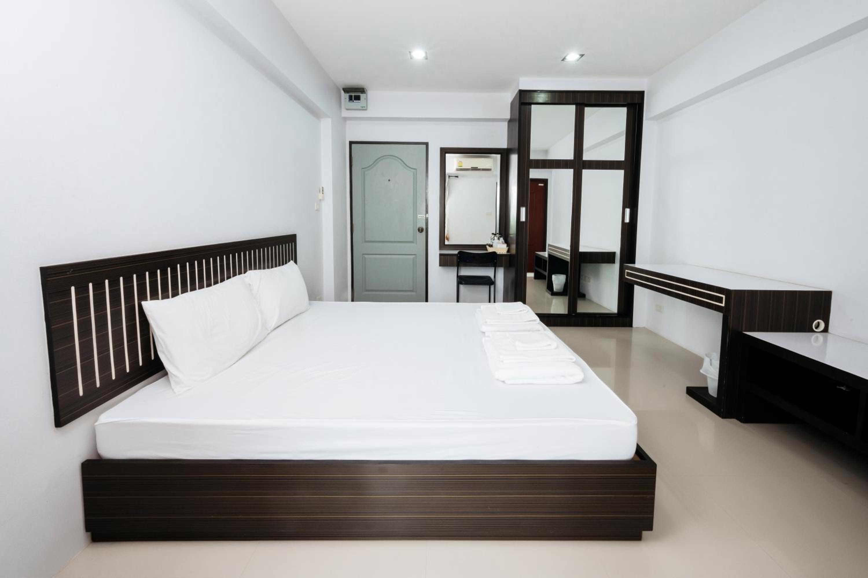 Economy Double Room - Photo 7