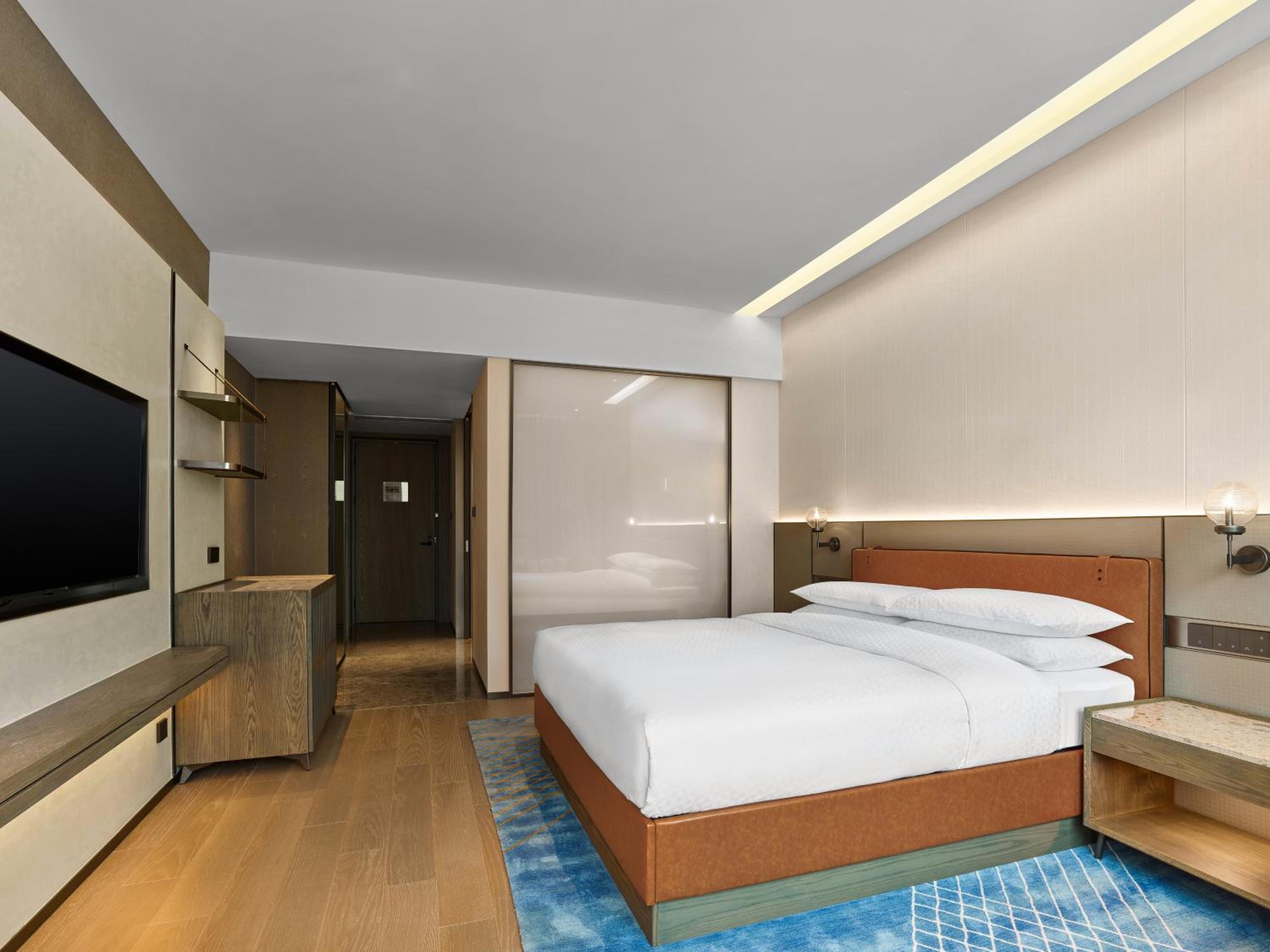Standard King Room with City View photo 1