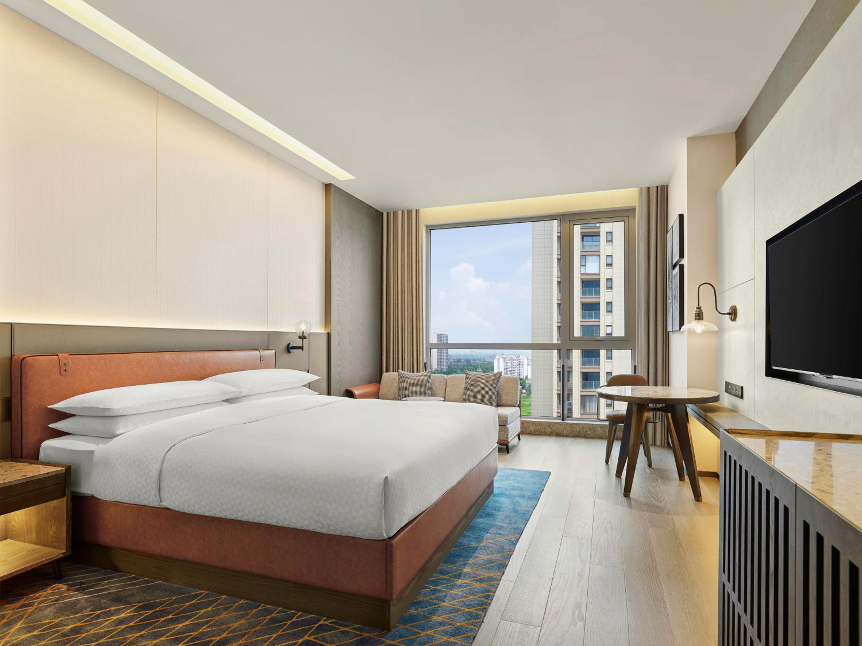 Standard King Room with City View photo 3