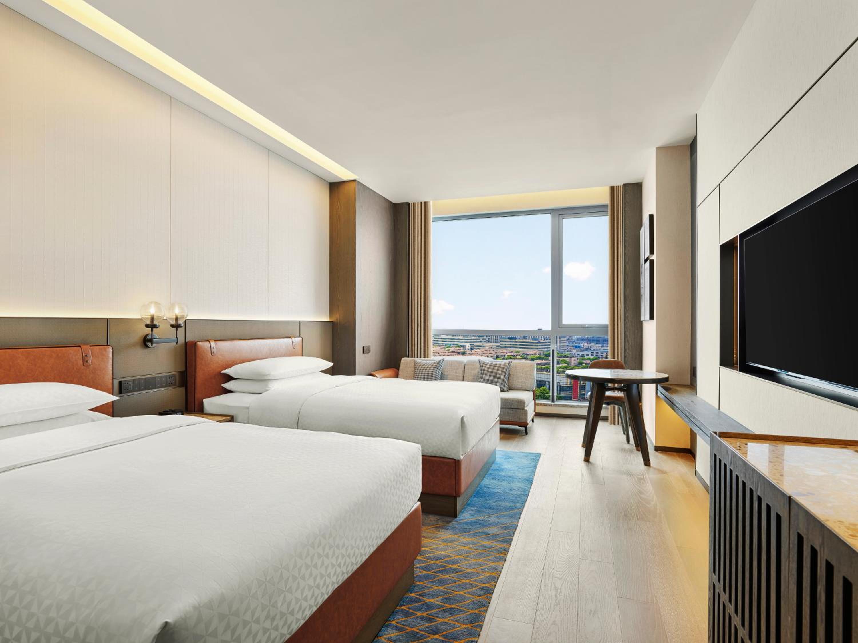 Superior Double Room with Two Double Beds and City View photo 1
