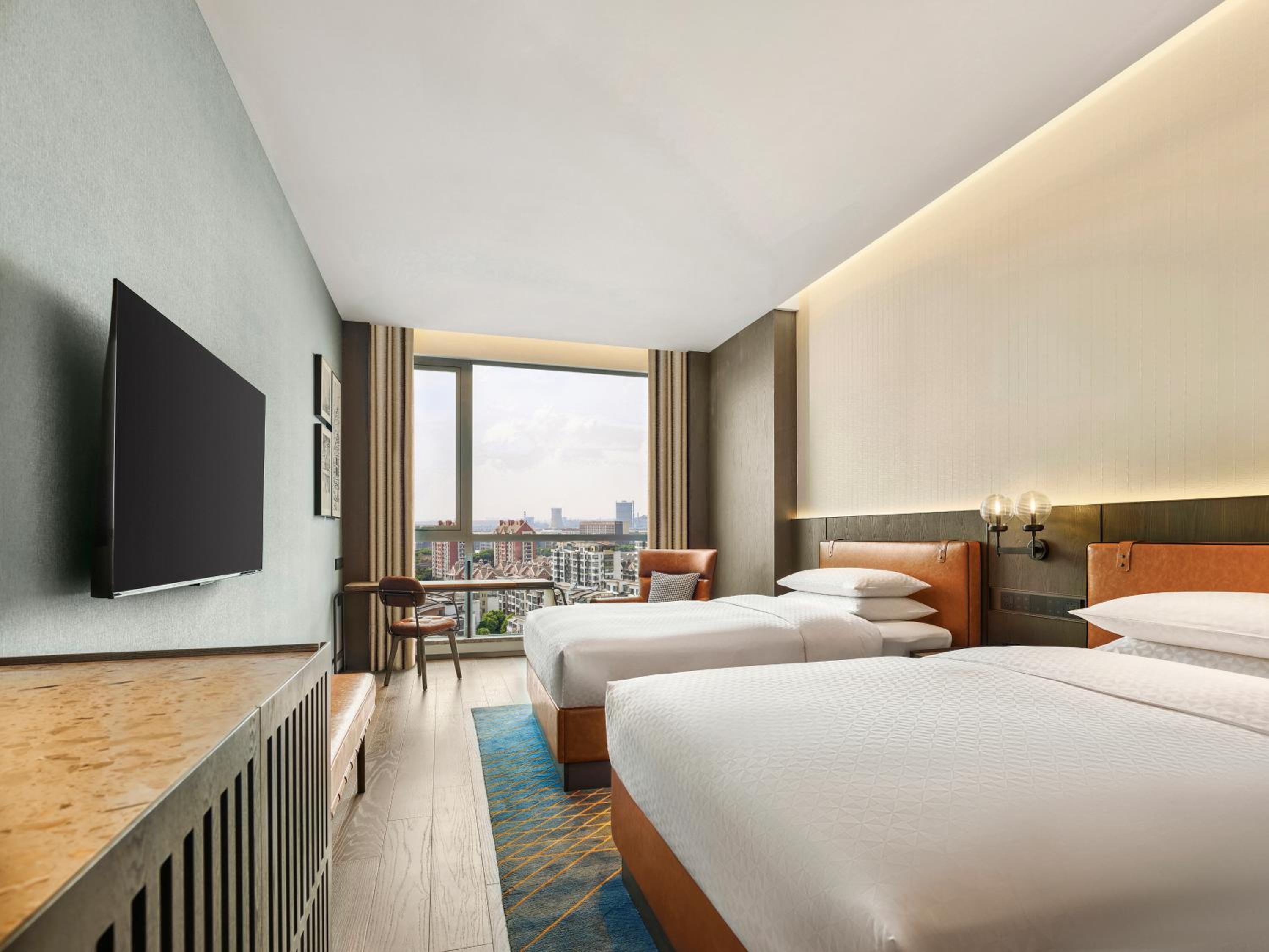 Standard Super Double Room with Two Double Beds and City View photo 1