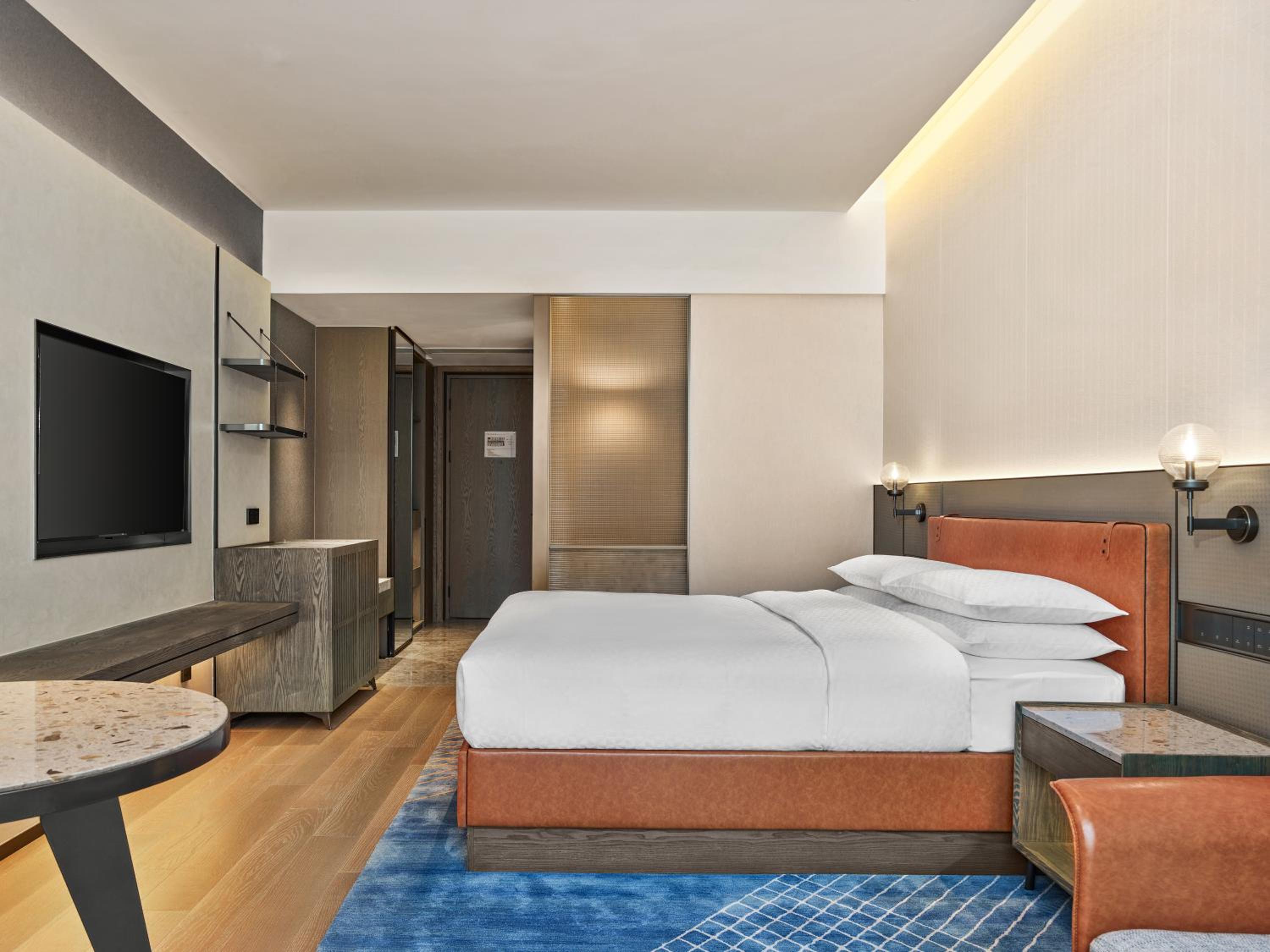 Superior King Room with City View photo 1