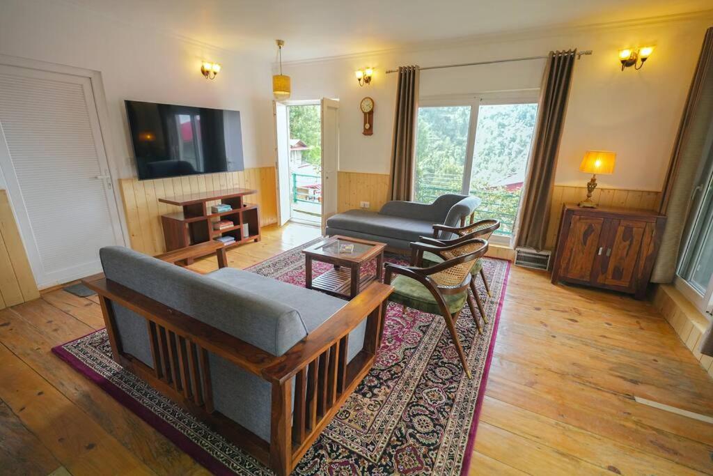 Three-Bedroom Villa photo 1