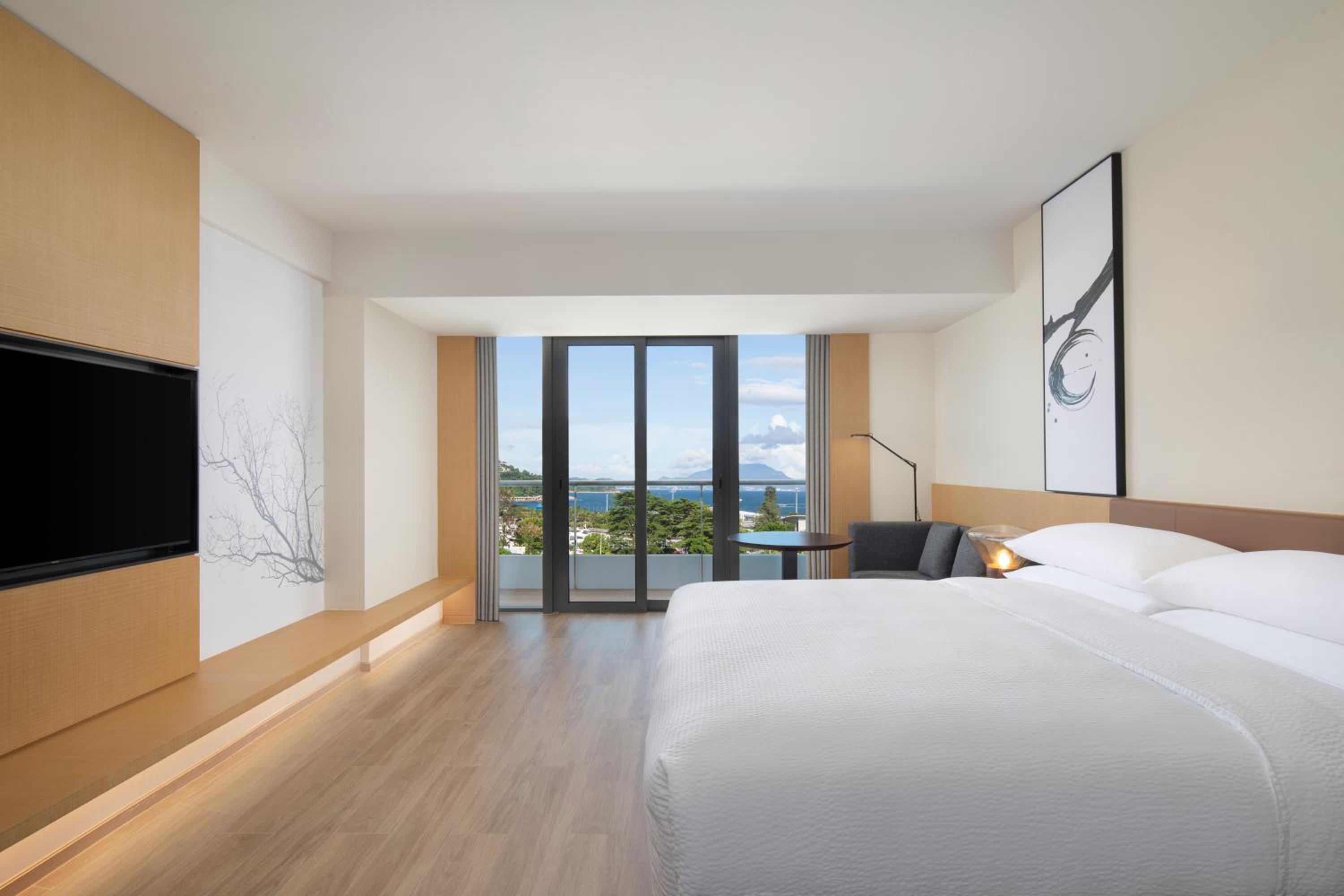 Superior King Room with Ocean View photo 1