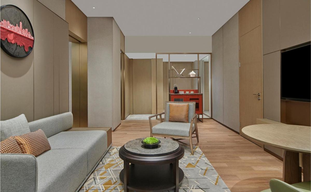 Deluxe King Suite photo 3