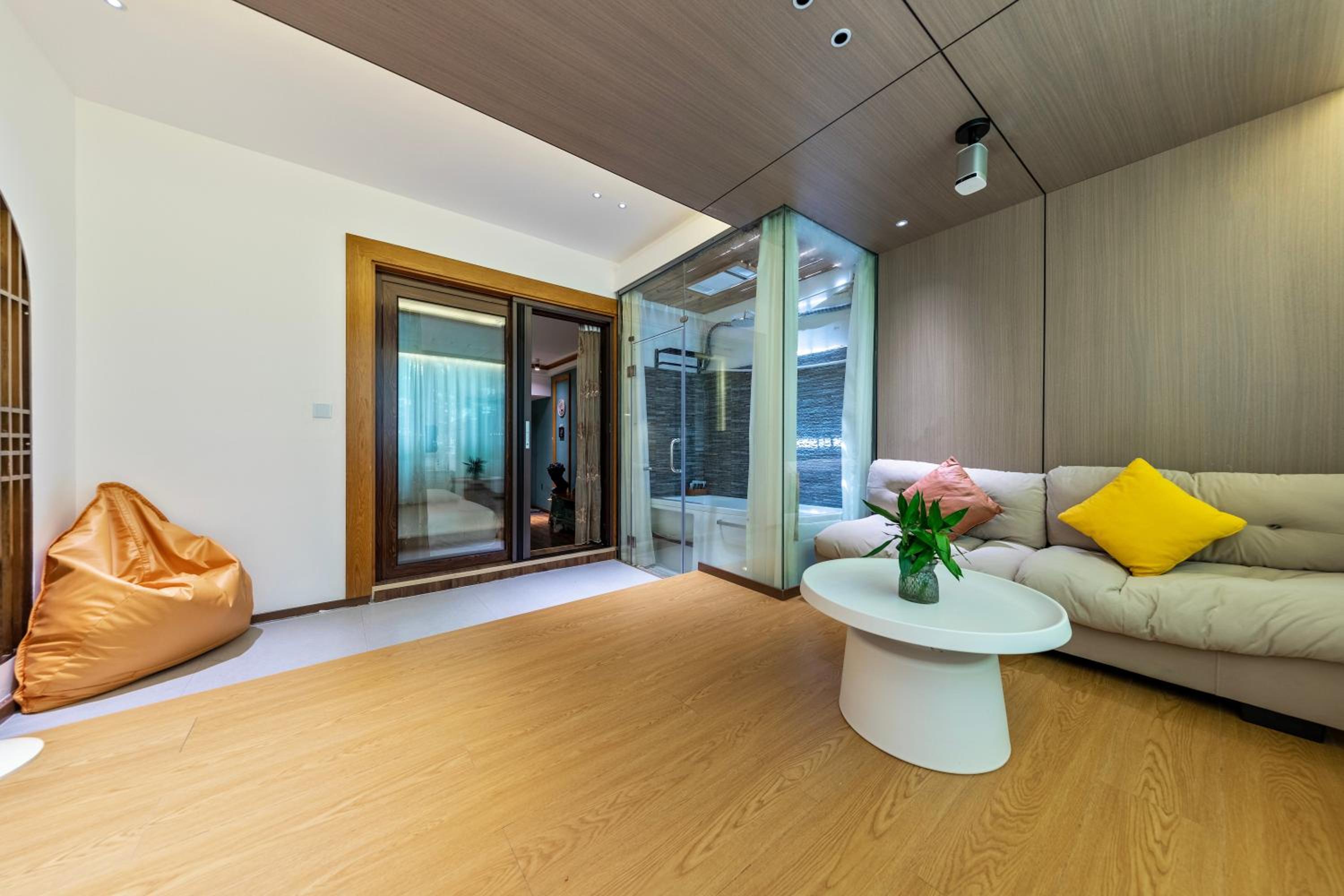European Style Twin Room with Projection Room photo 3