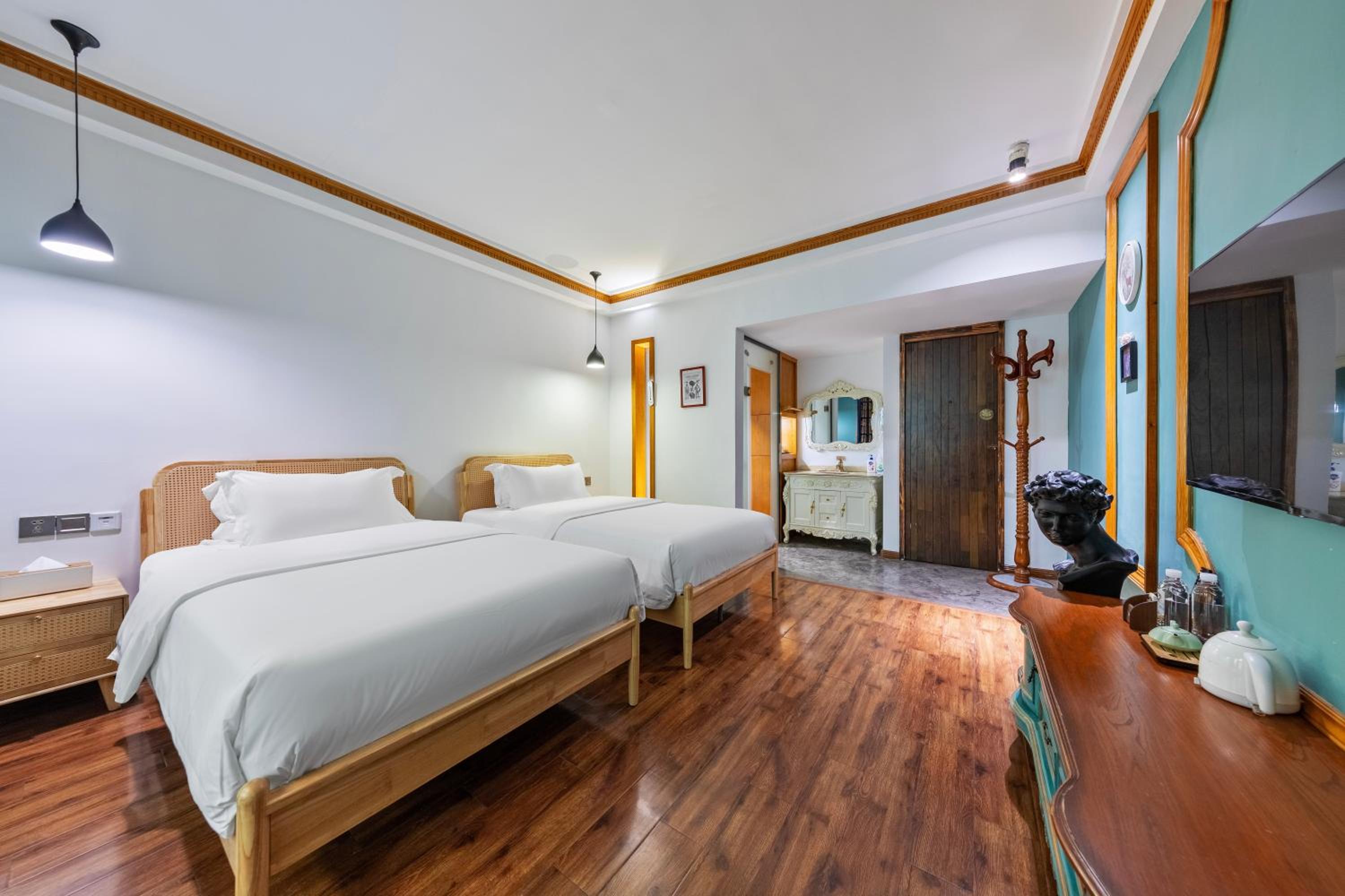European Style Twin Room with Projection Room photo 2