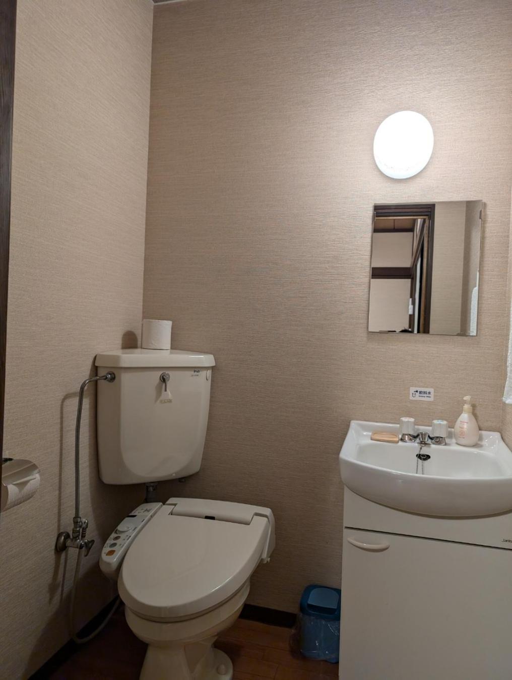 Single Room with Shared Bathroom photo 3