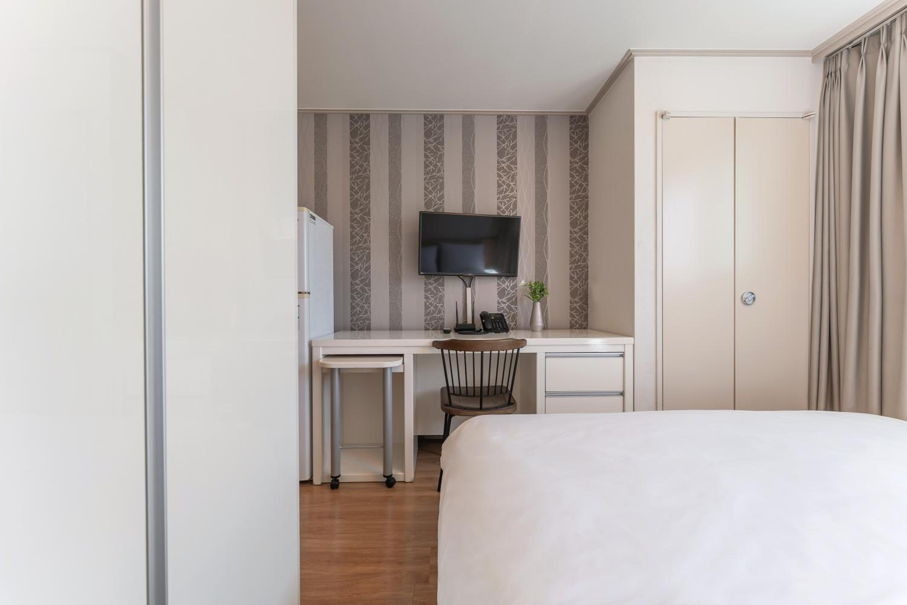 Standard Double Room - Photo 6