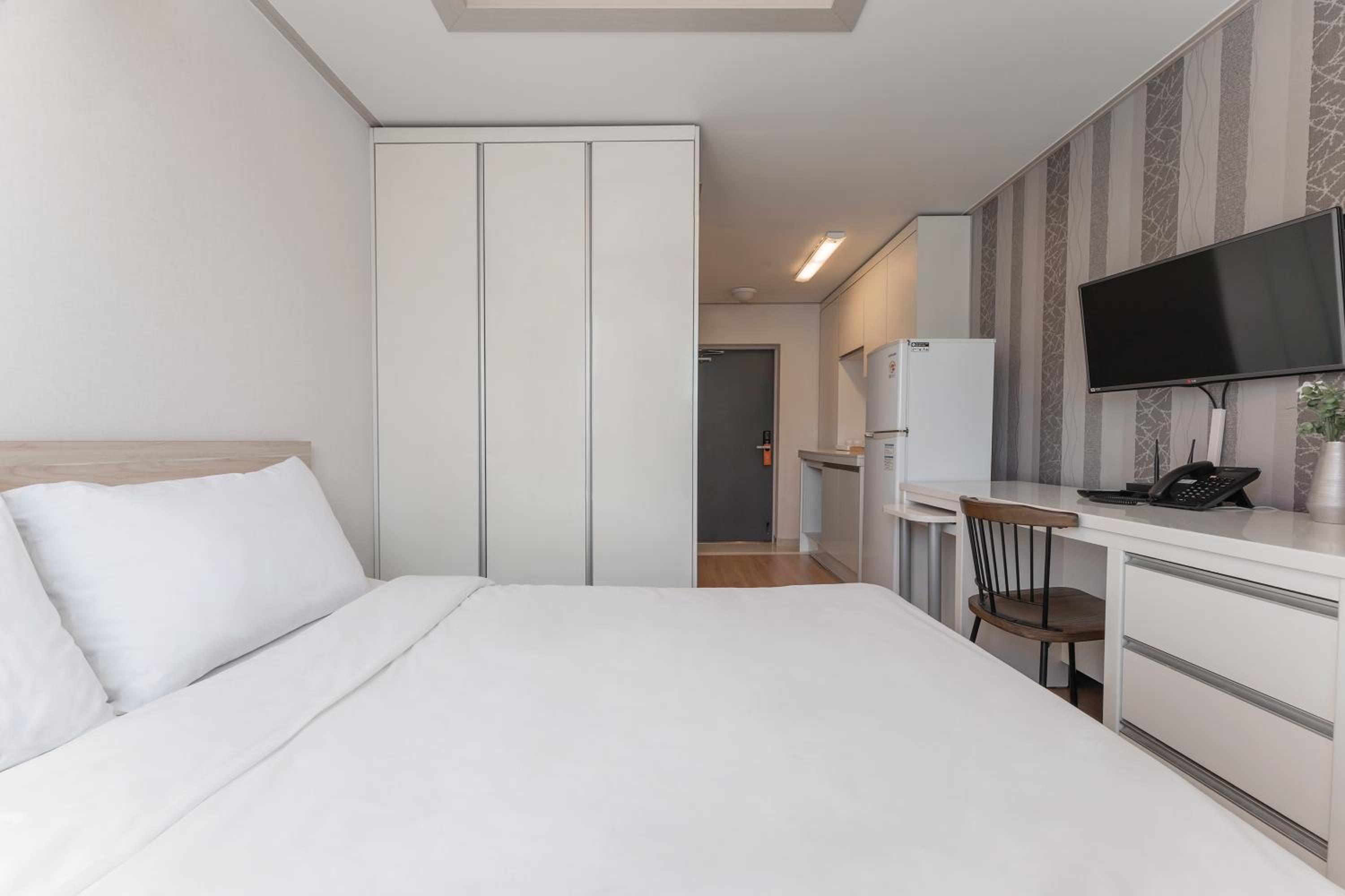Standard Double Room - Photo 7