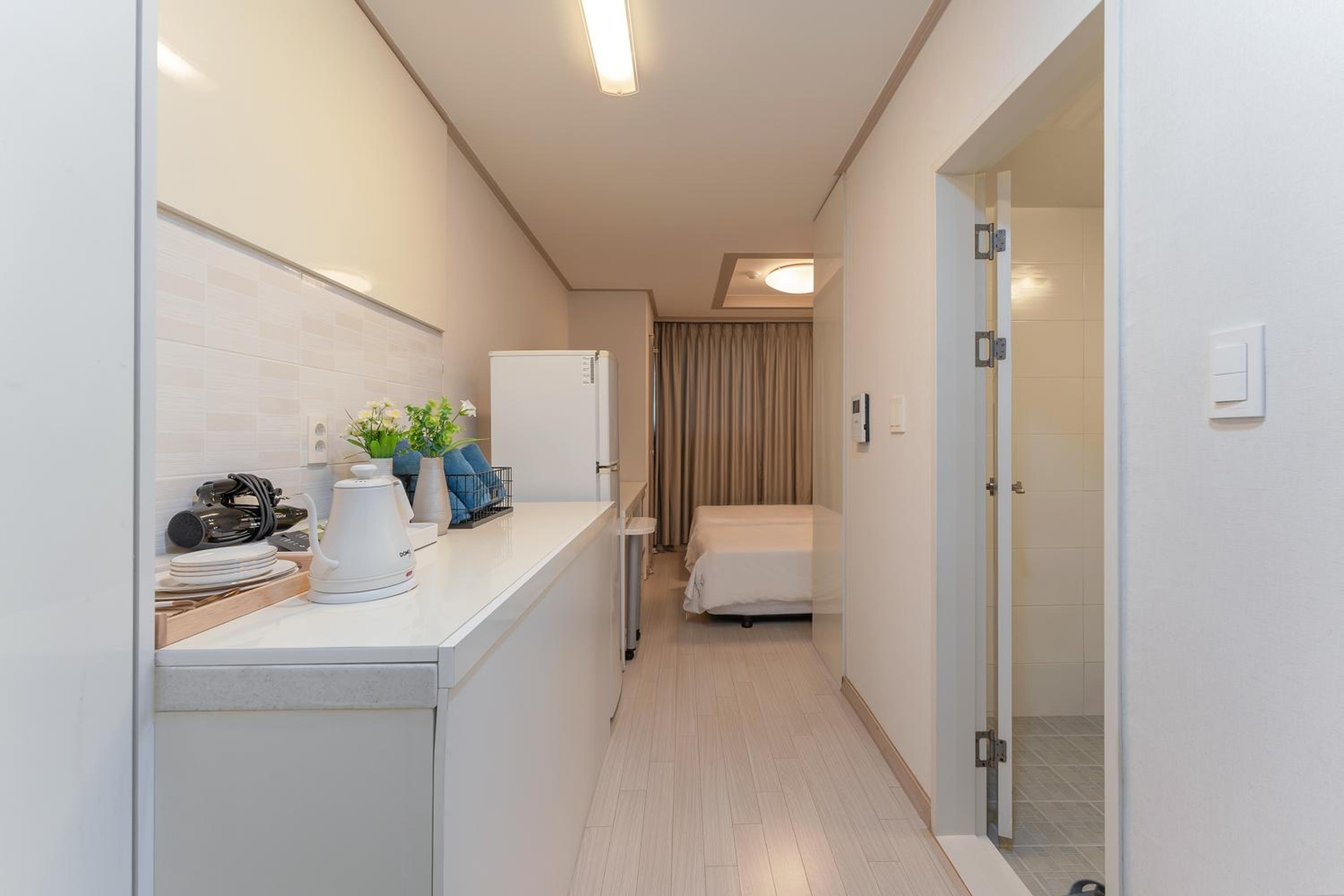 Standard Twin Room - Photo 11