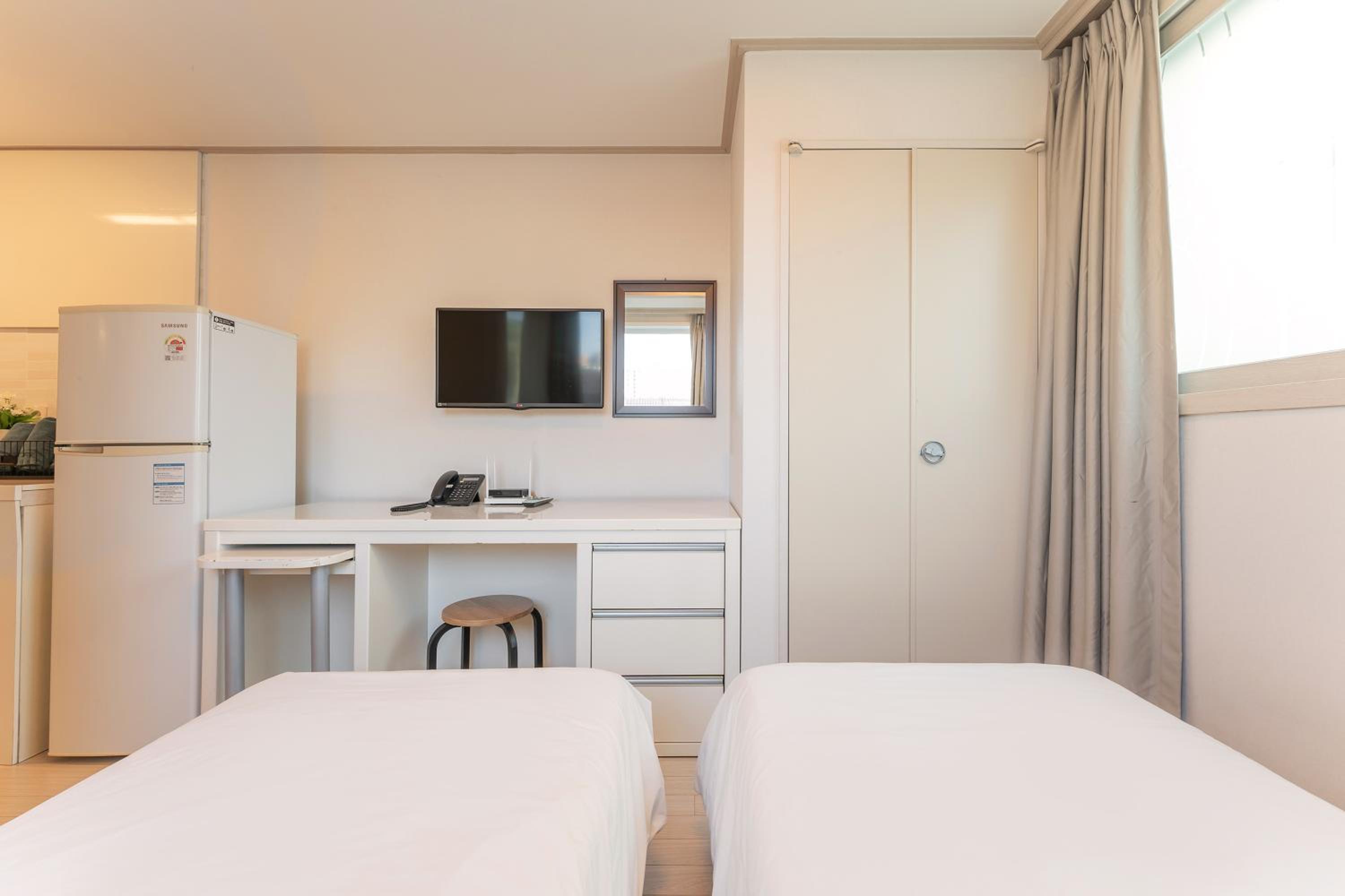 Standard Twin Room - Photo 13