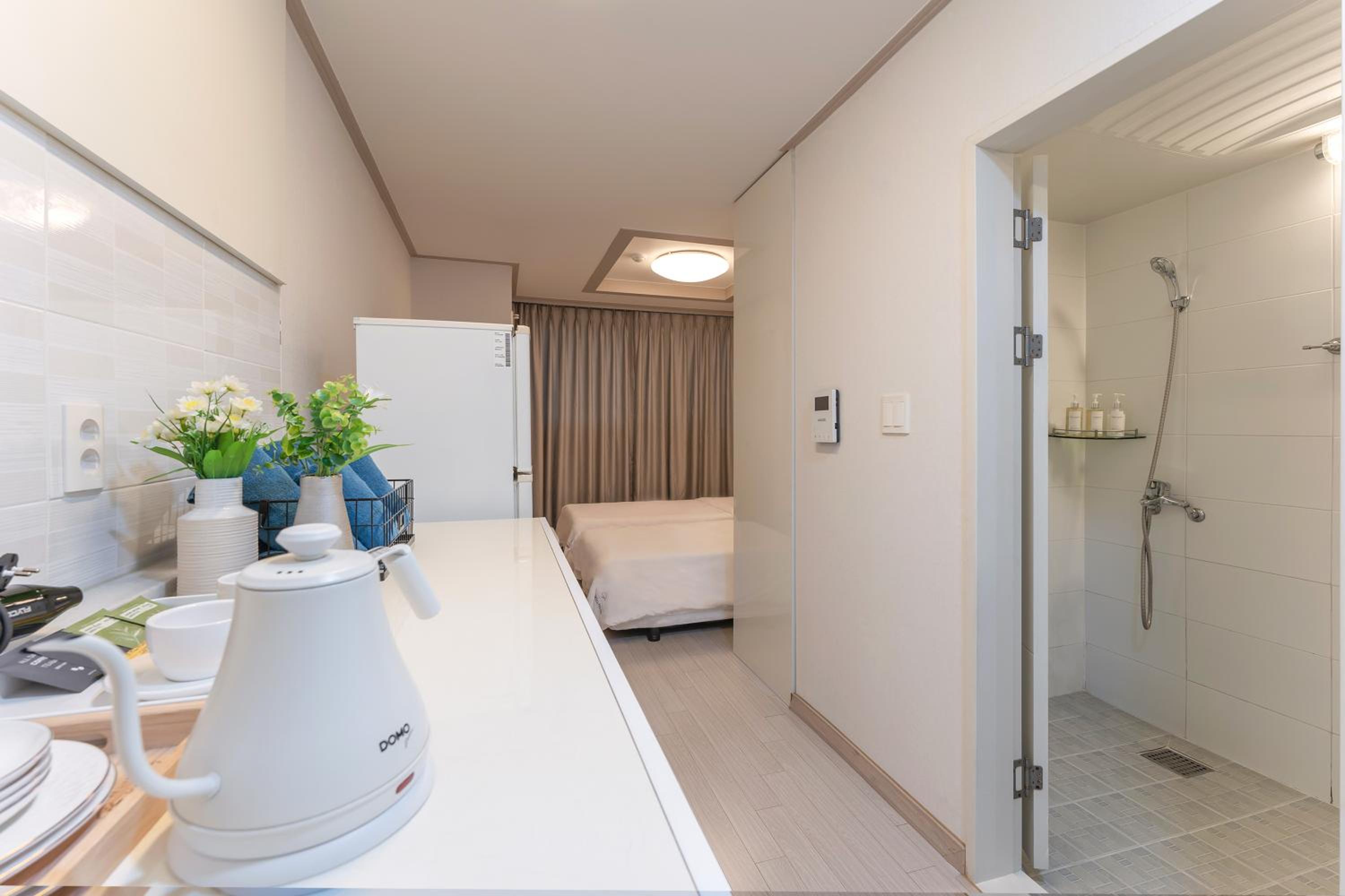 Standard Twin Room - Photo 18