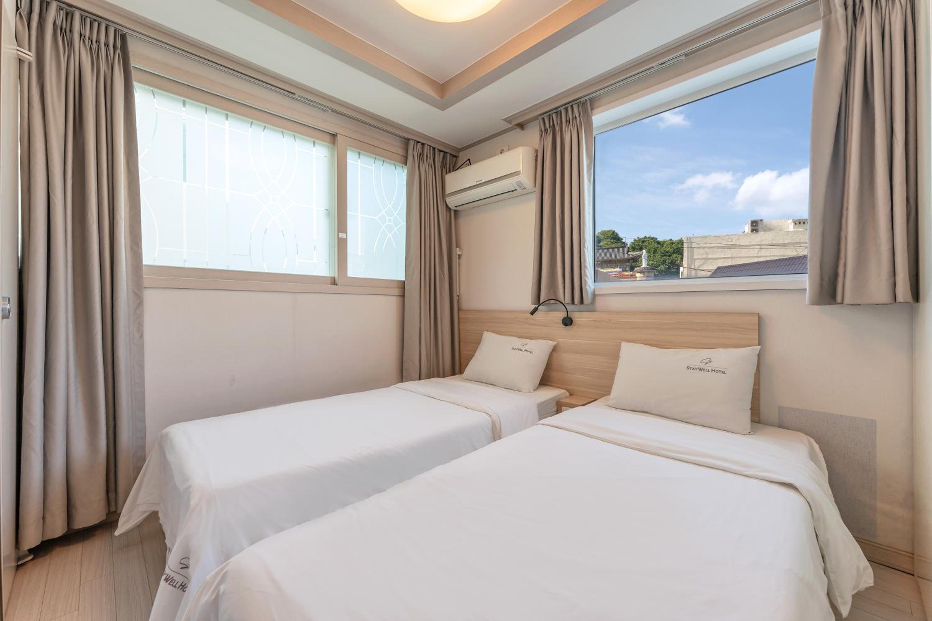 Standard Twin Room - Photo 6