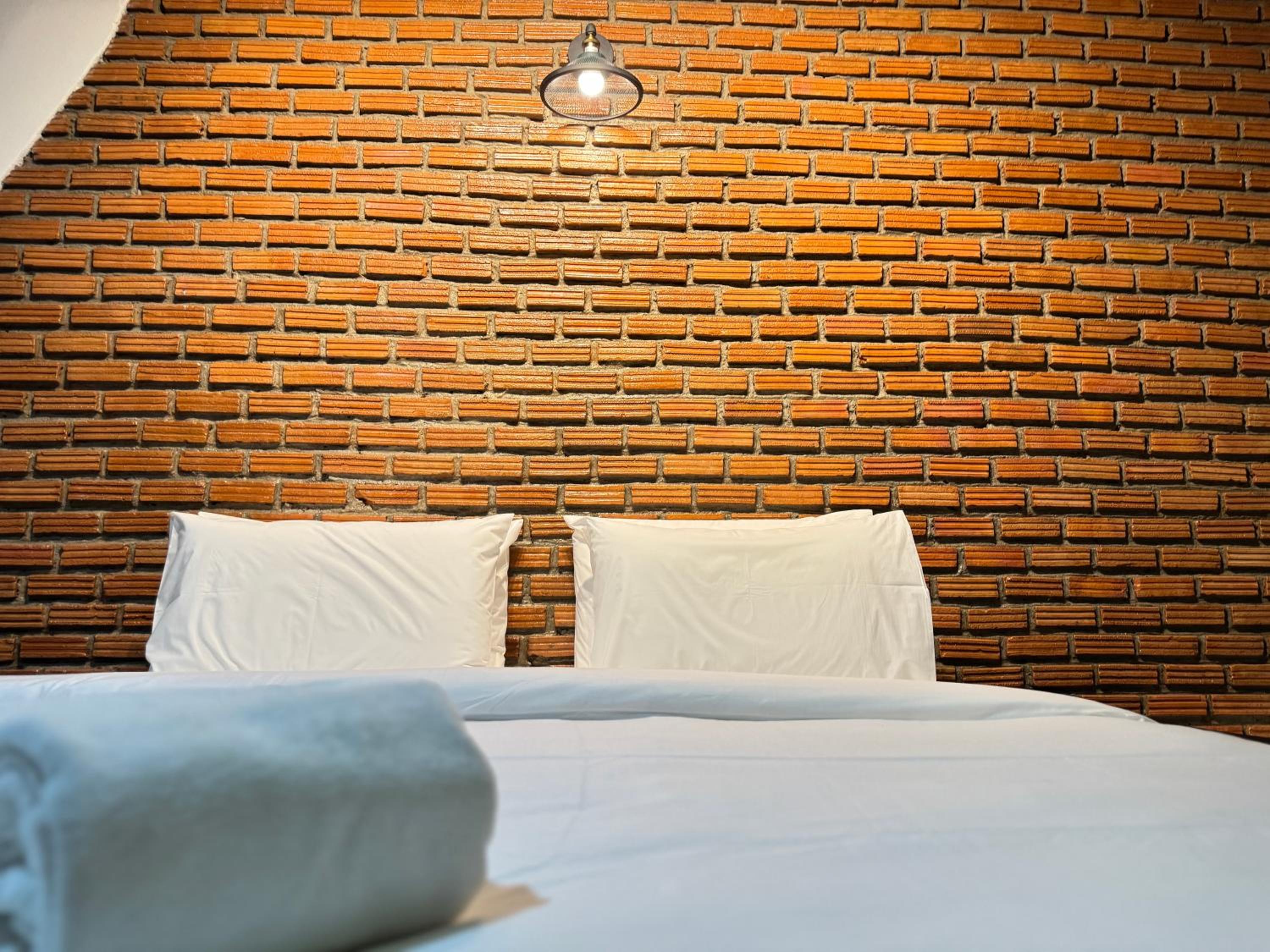 Deluxe King Room - Photo 1