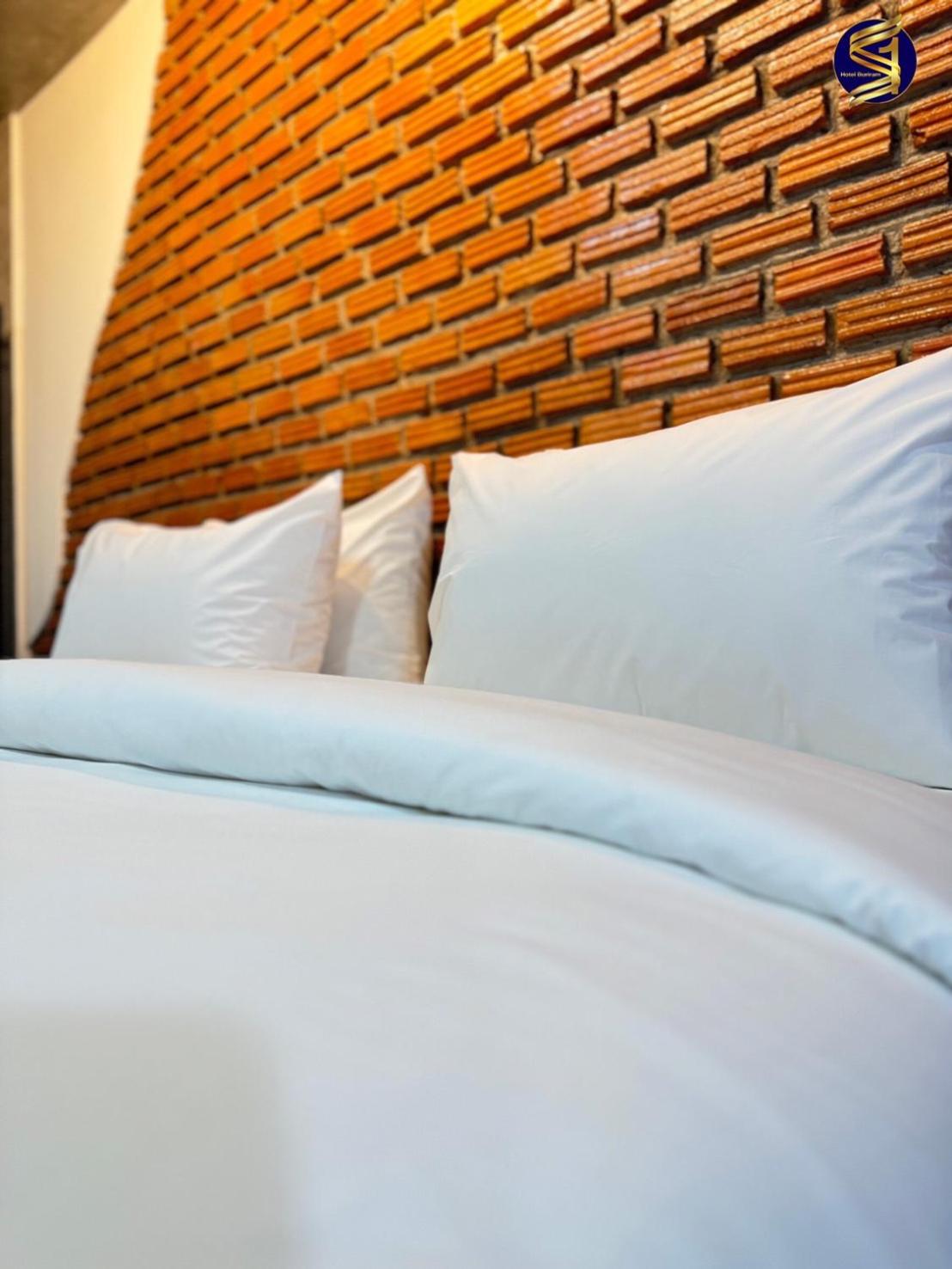 Deluxe King Room - Photo 8