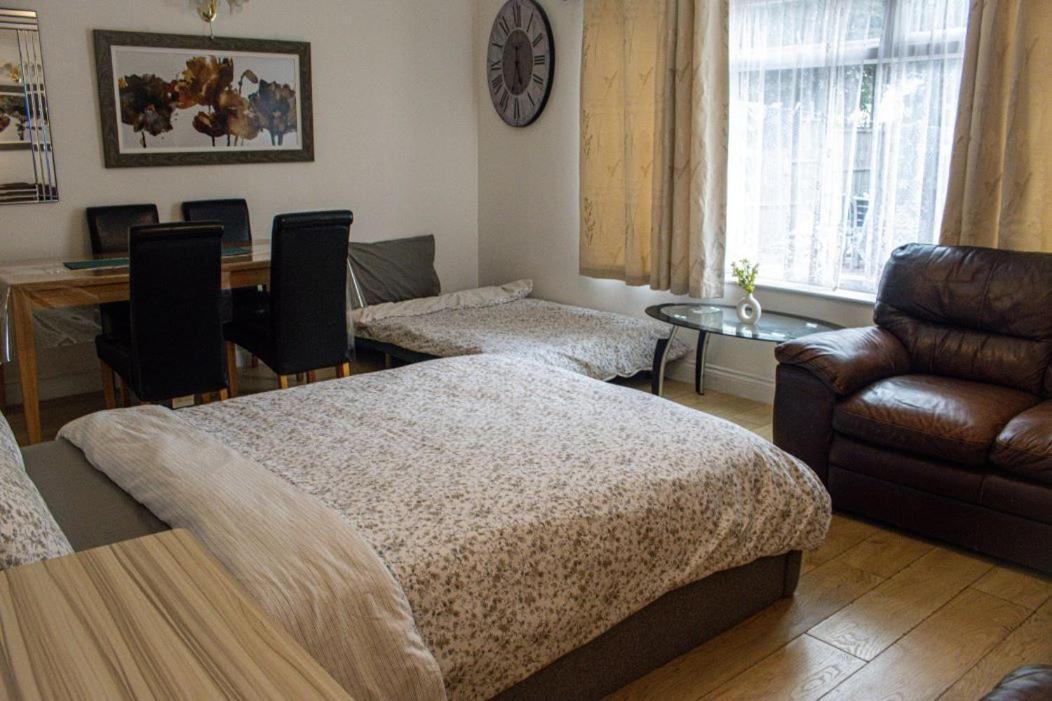 Quadruple Room with Private Bathroom photo 3