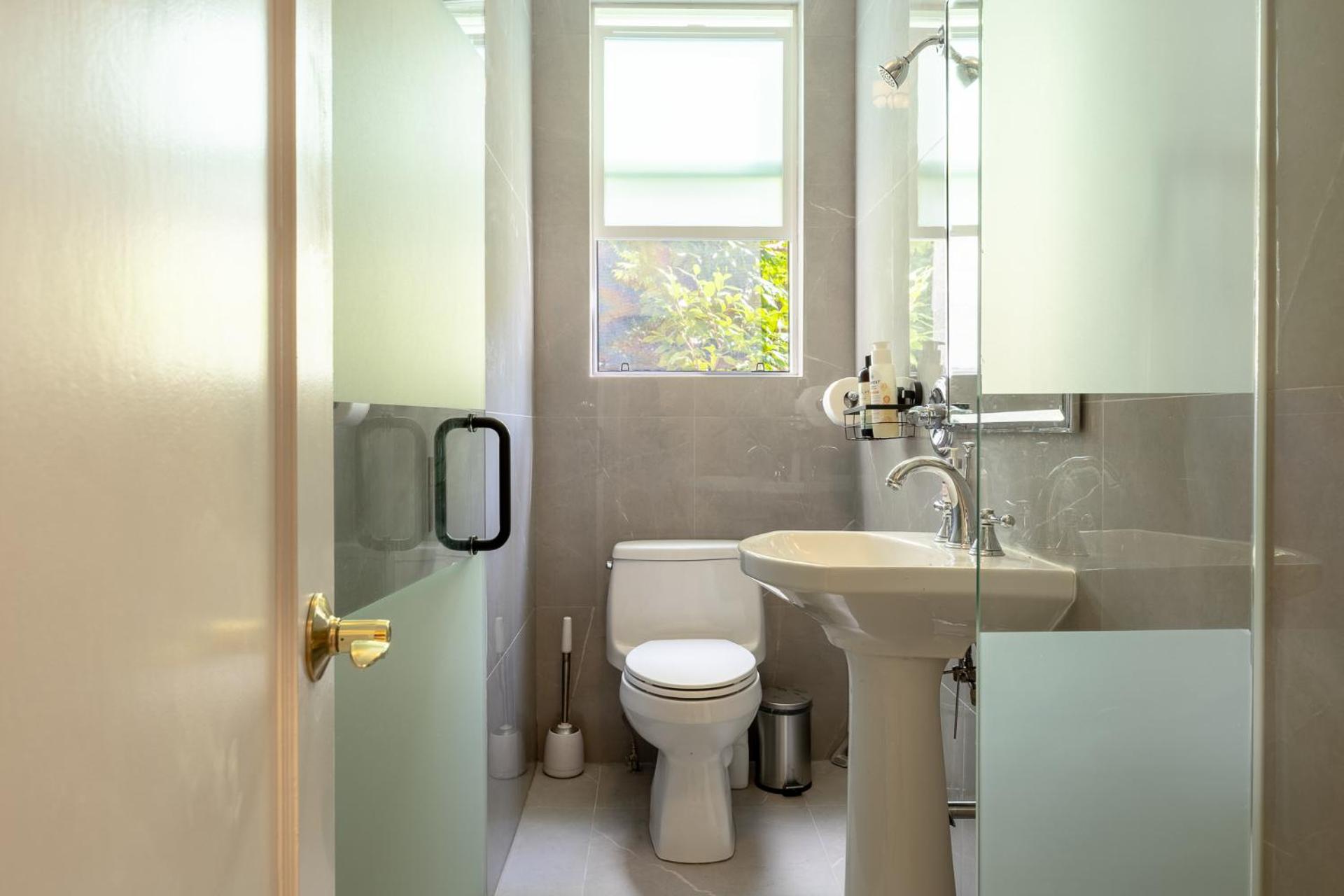 Double Room With Shared Bathroom photo 3
