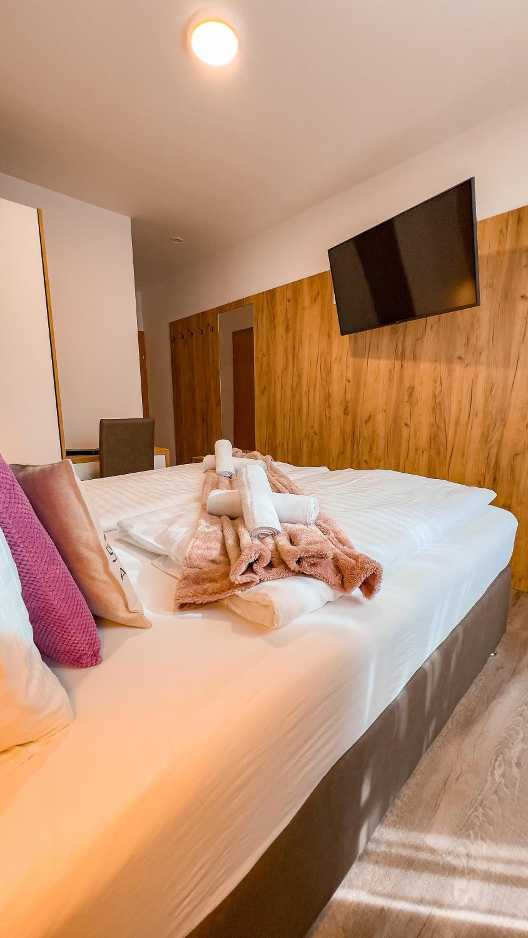 Three-Bedroom Premium Apartment with Balcony photo 2