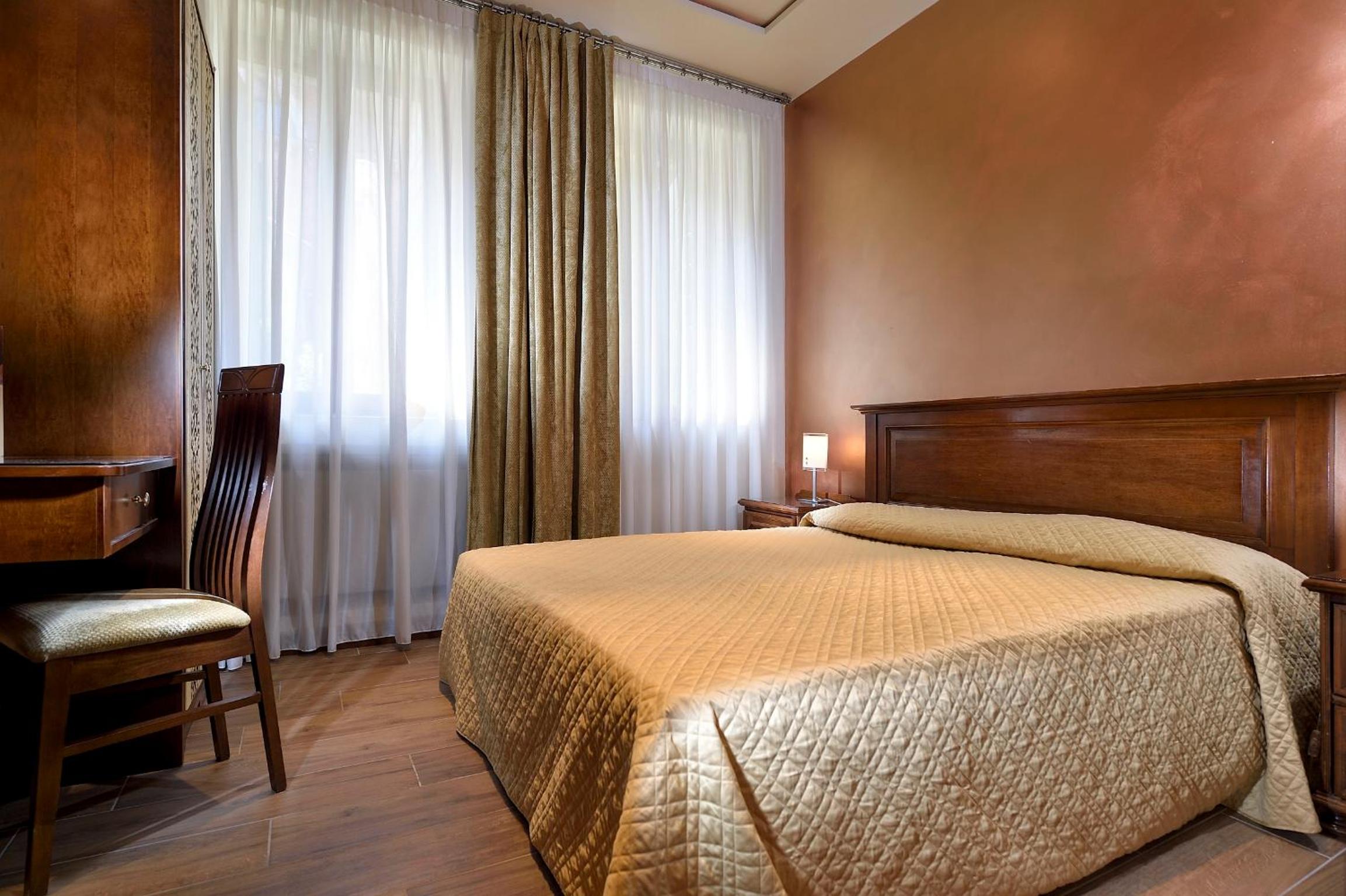 Standard Double Room - Photo 2