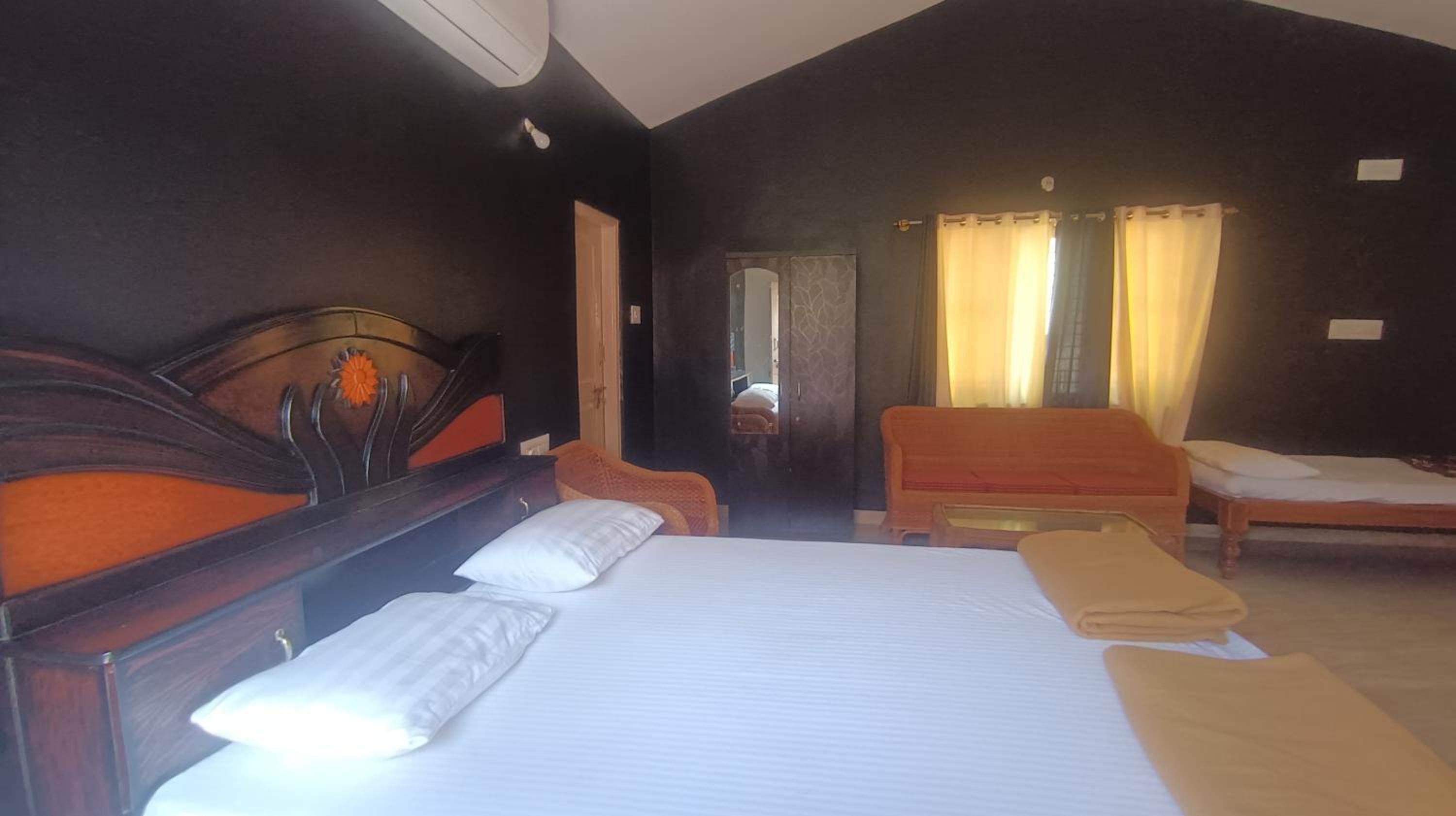 One-Bedroom House photo 1