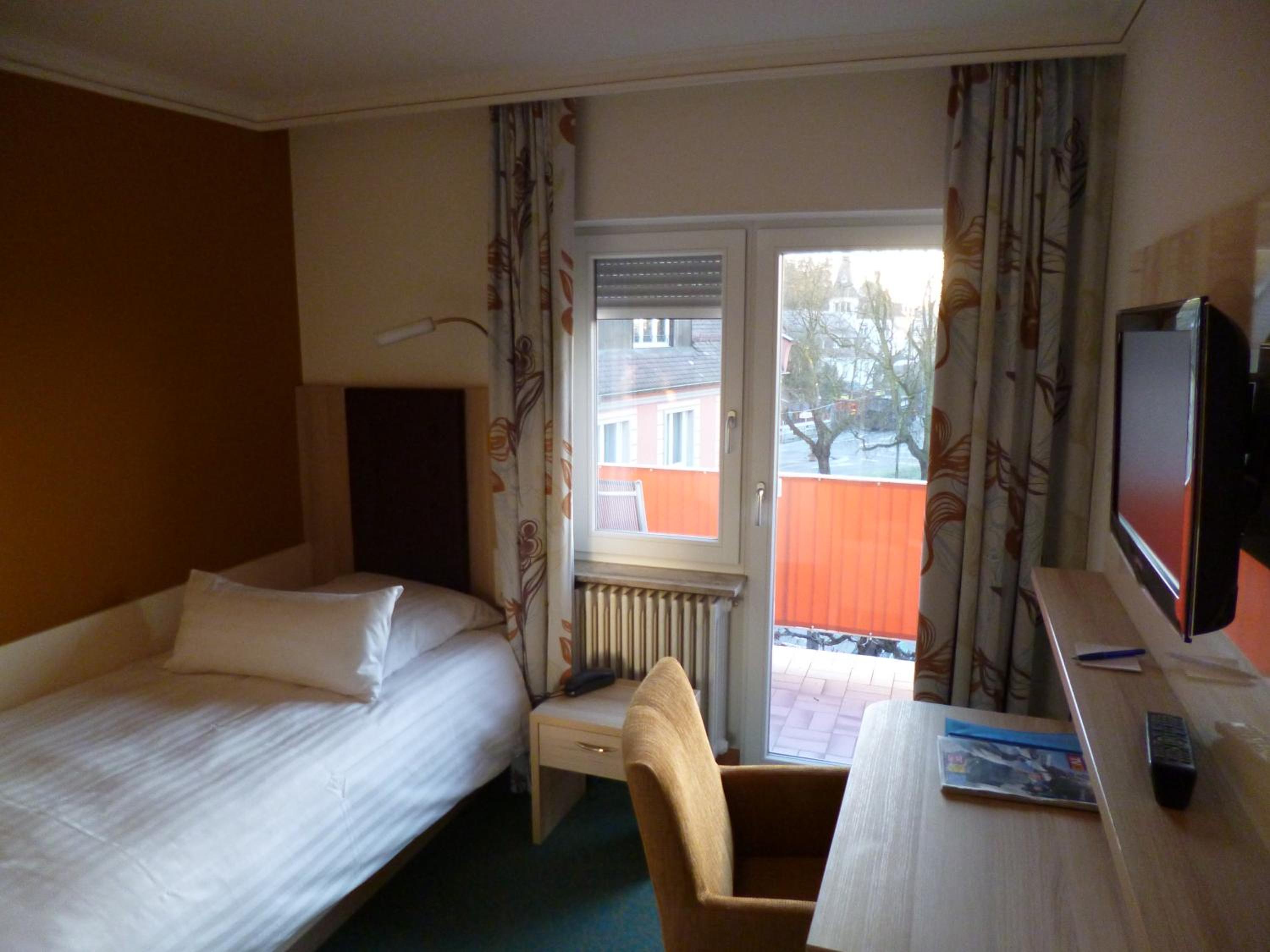 Single Room with Balcony photo 3