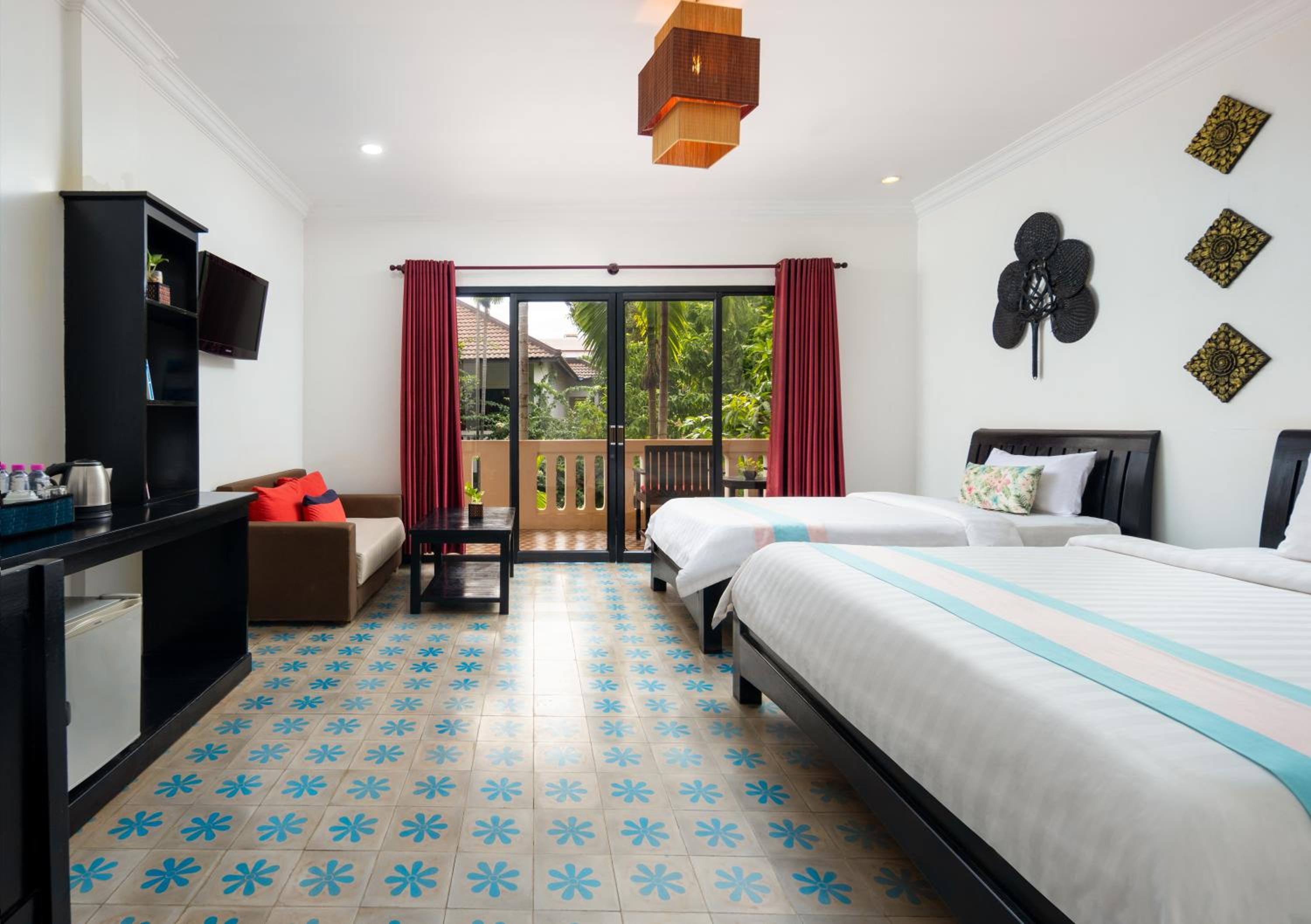 Deluxe Triple Room with Pool View