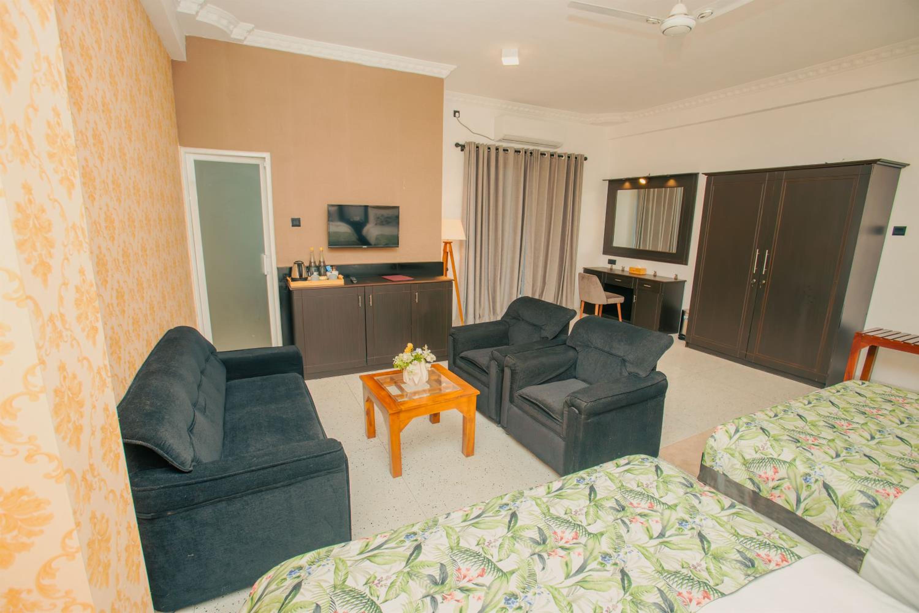 Large Twin Room photo 2