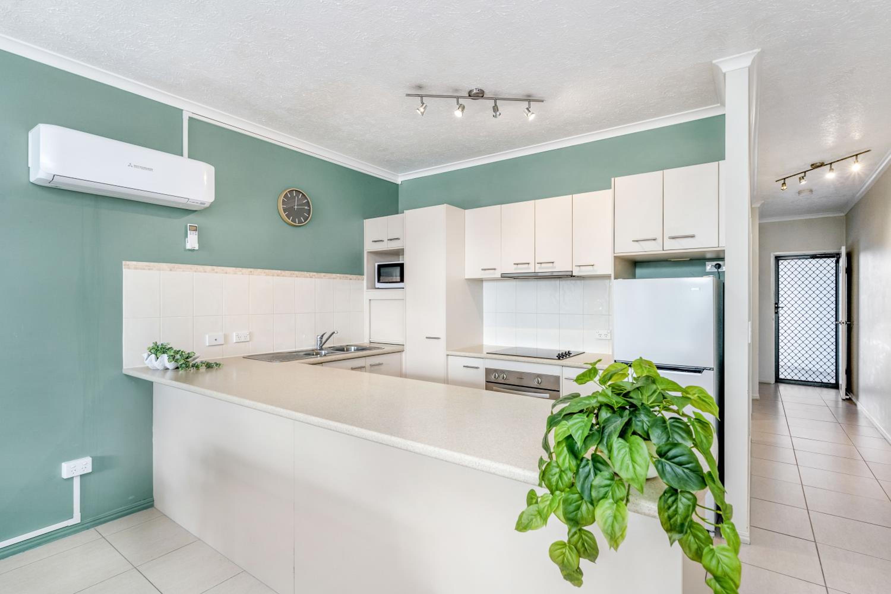 One Bedroom Apartment - Photo 2