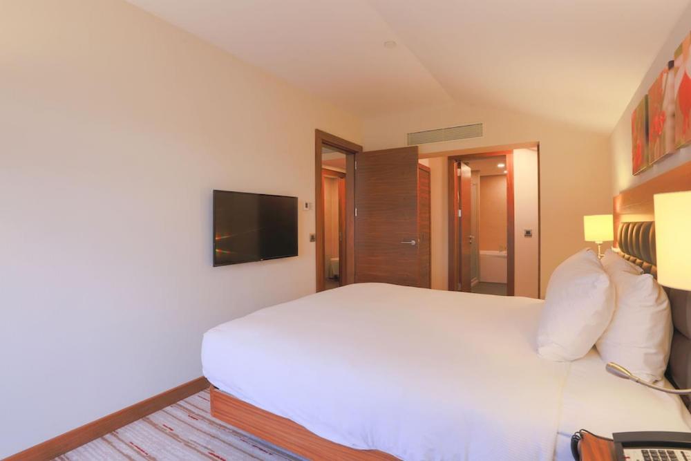 One-Bedroom King Suite
