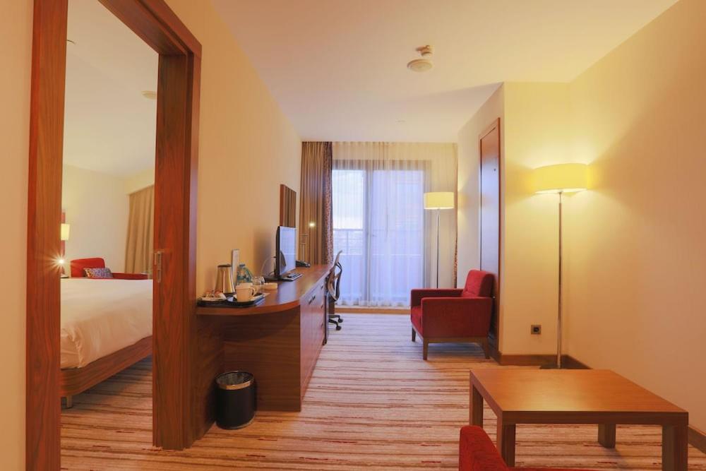 One-Bedroom King Suite