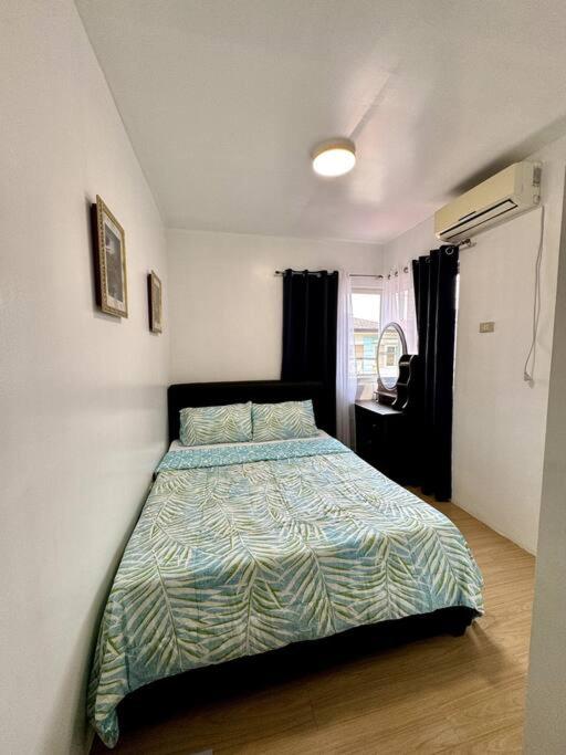Three-Bedroom Apartment photo 3