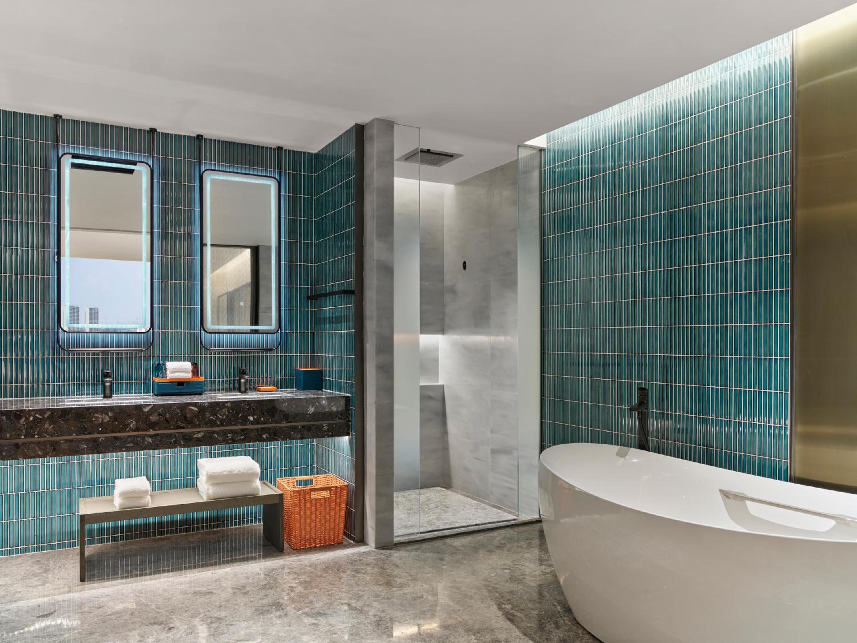 King Suite with City View photo 3