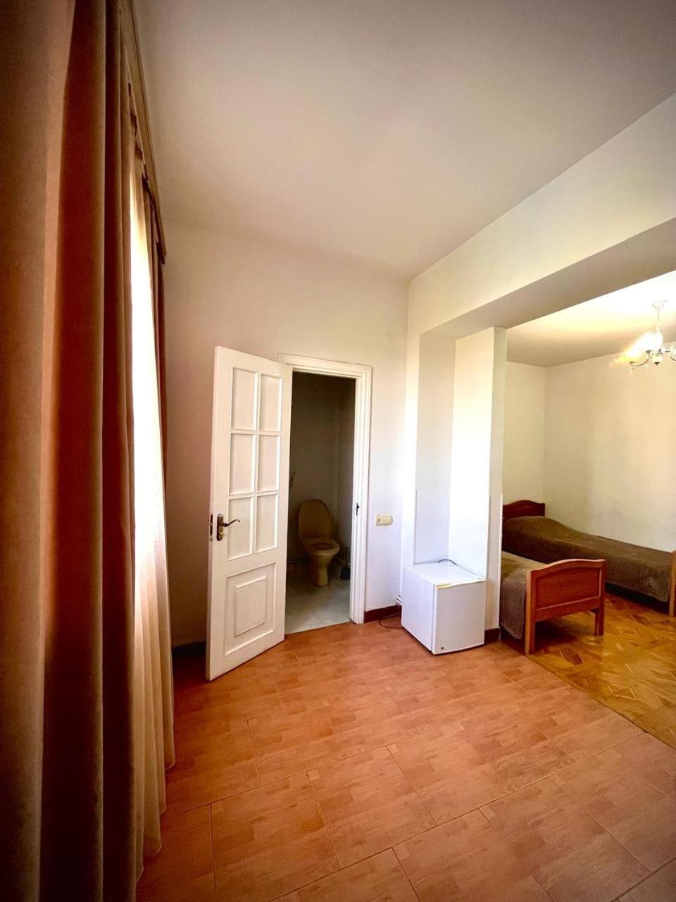 Twin Room with Bathroom photo 1