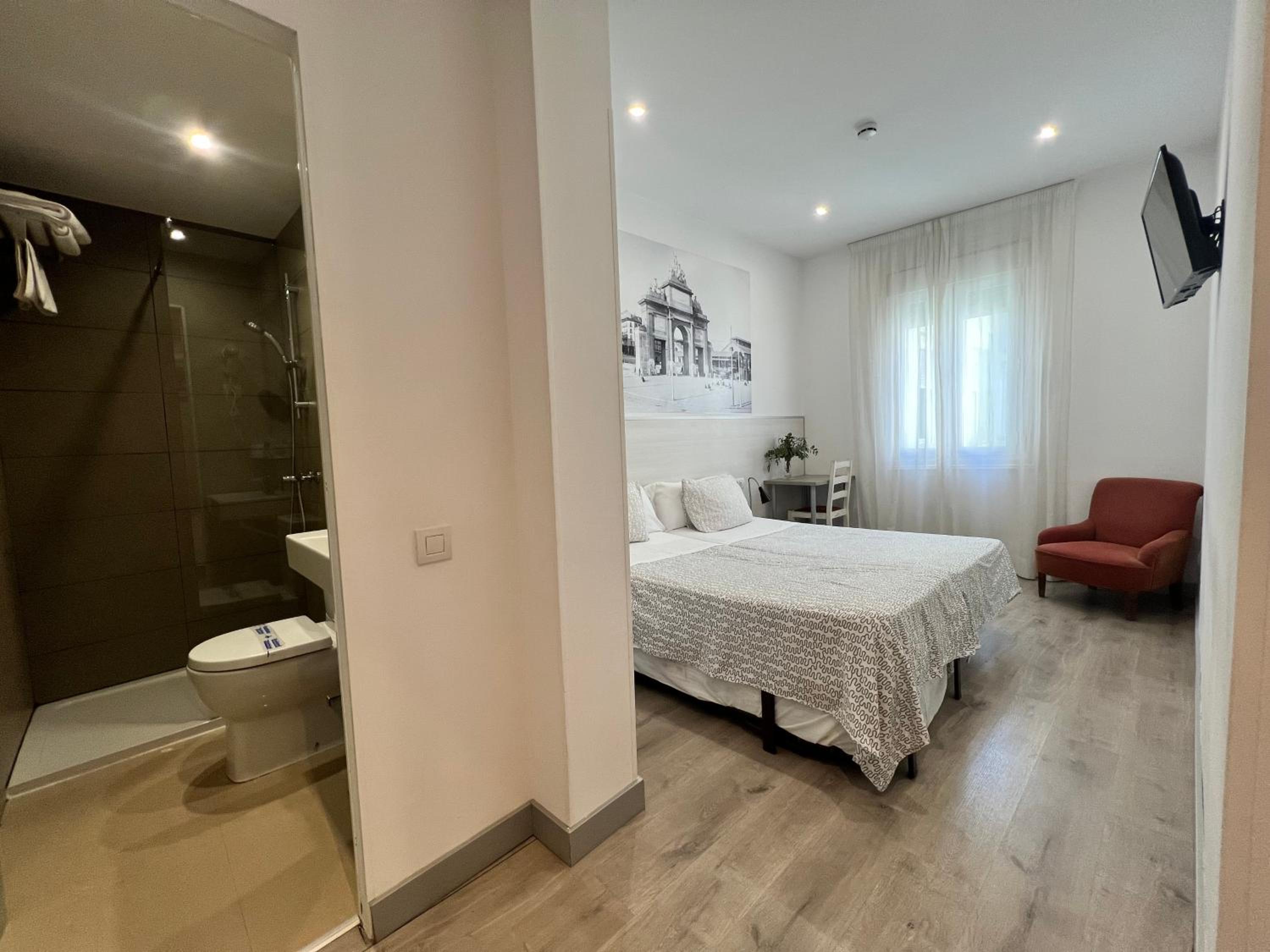 Double or Twin Room - Photo 11