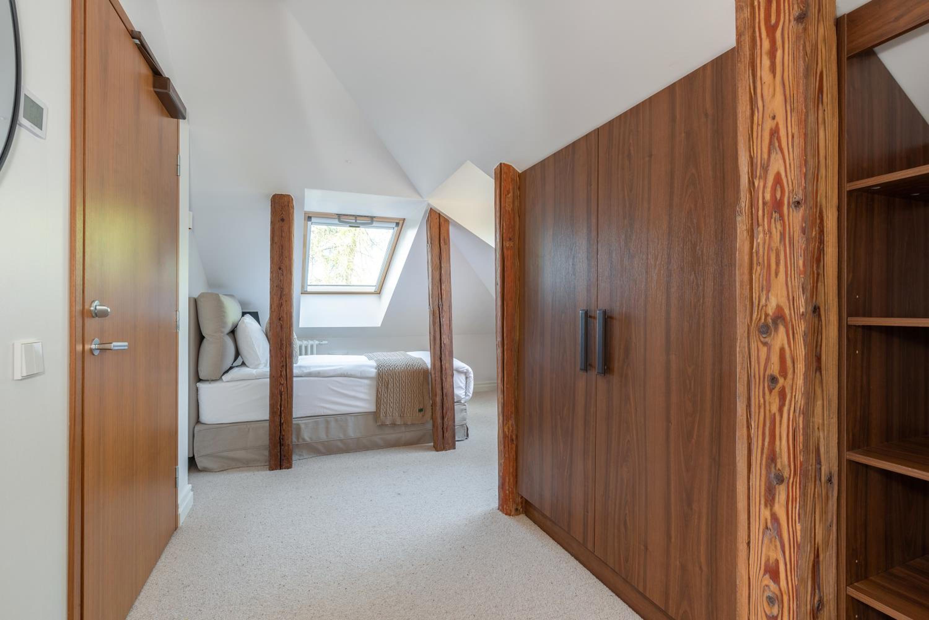 Single Room with Private Bathroom photo 1