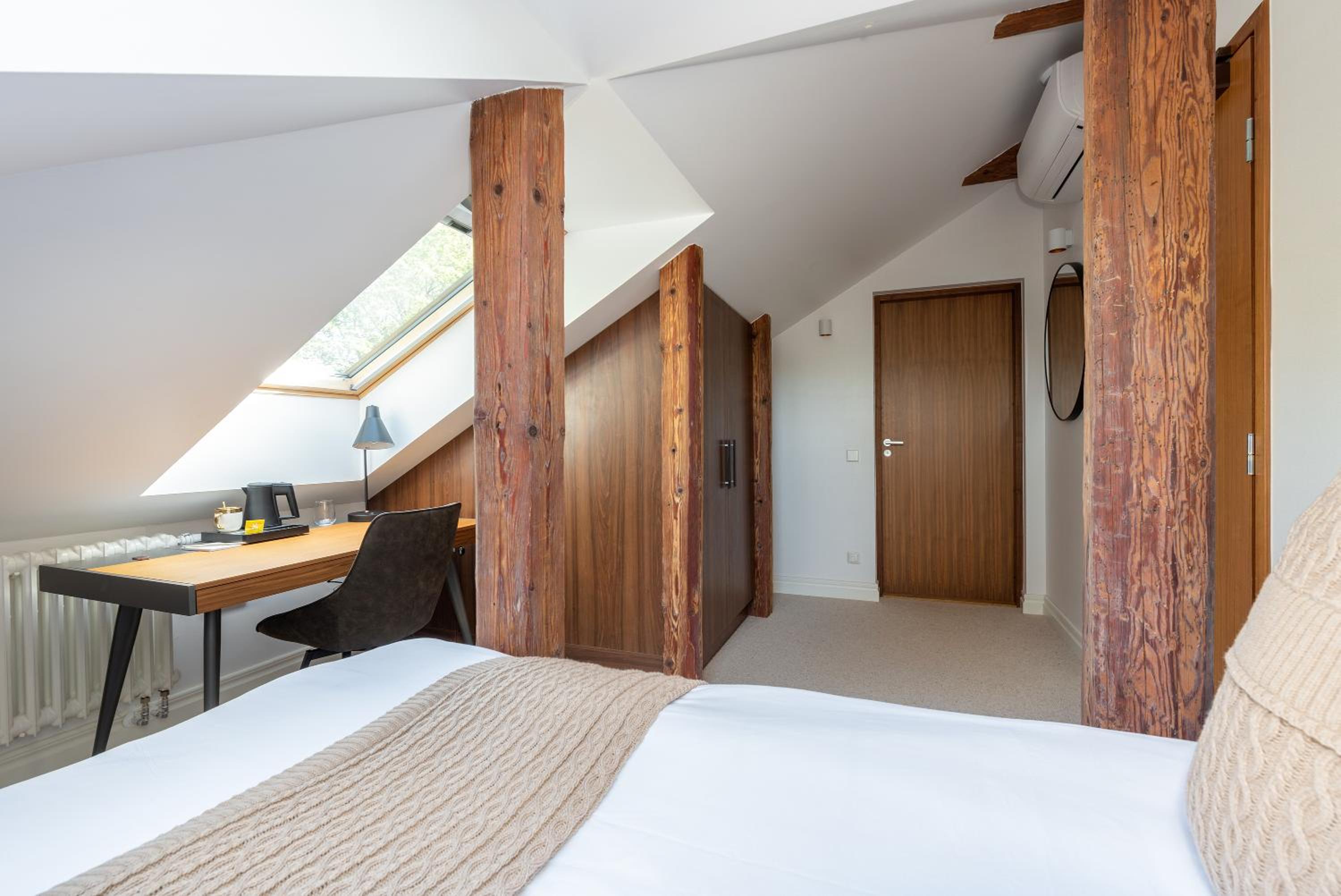 Single Room with Private Bathroom photo 2