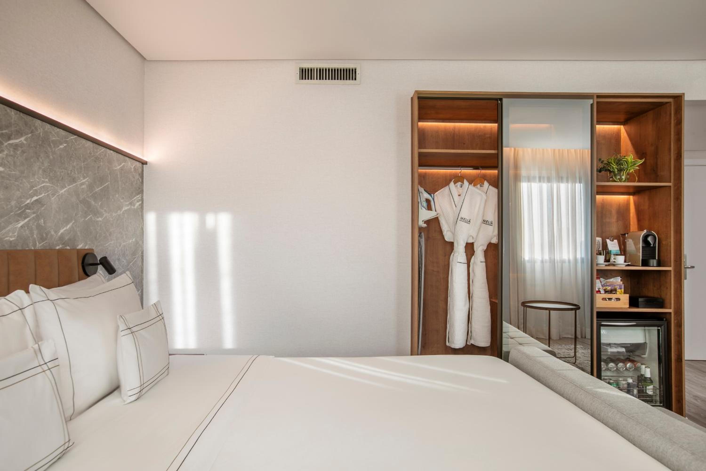 Grand Premium King Bed