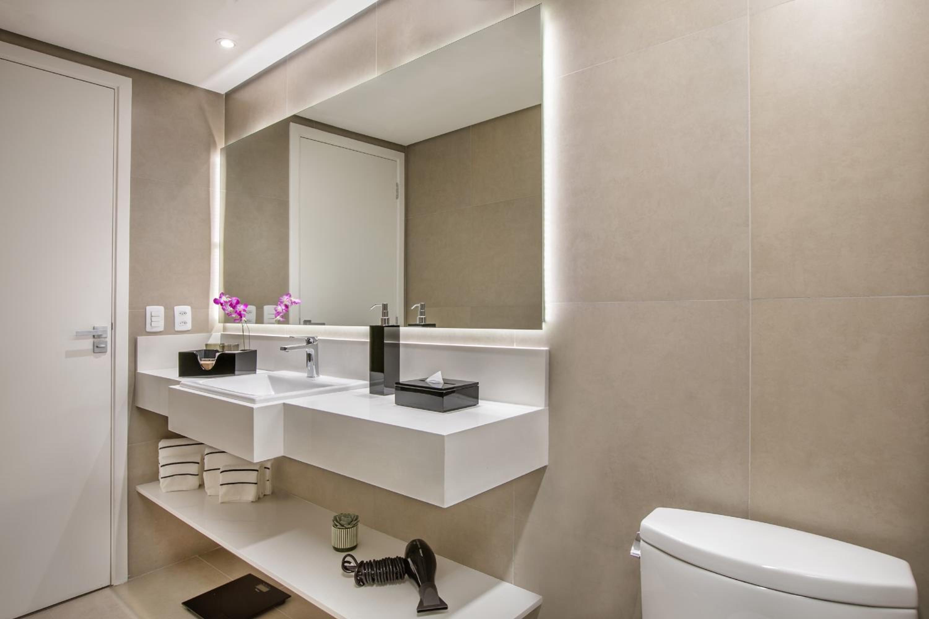 Premium King Room - Photo 14
