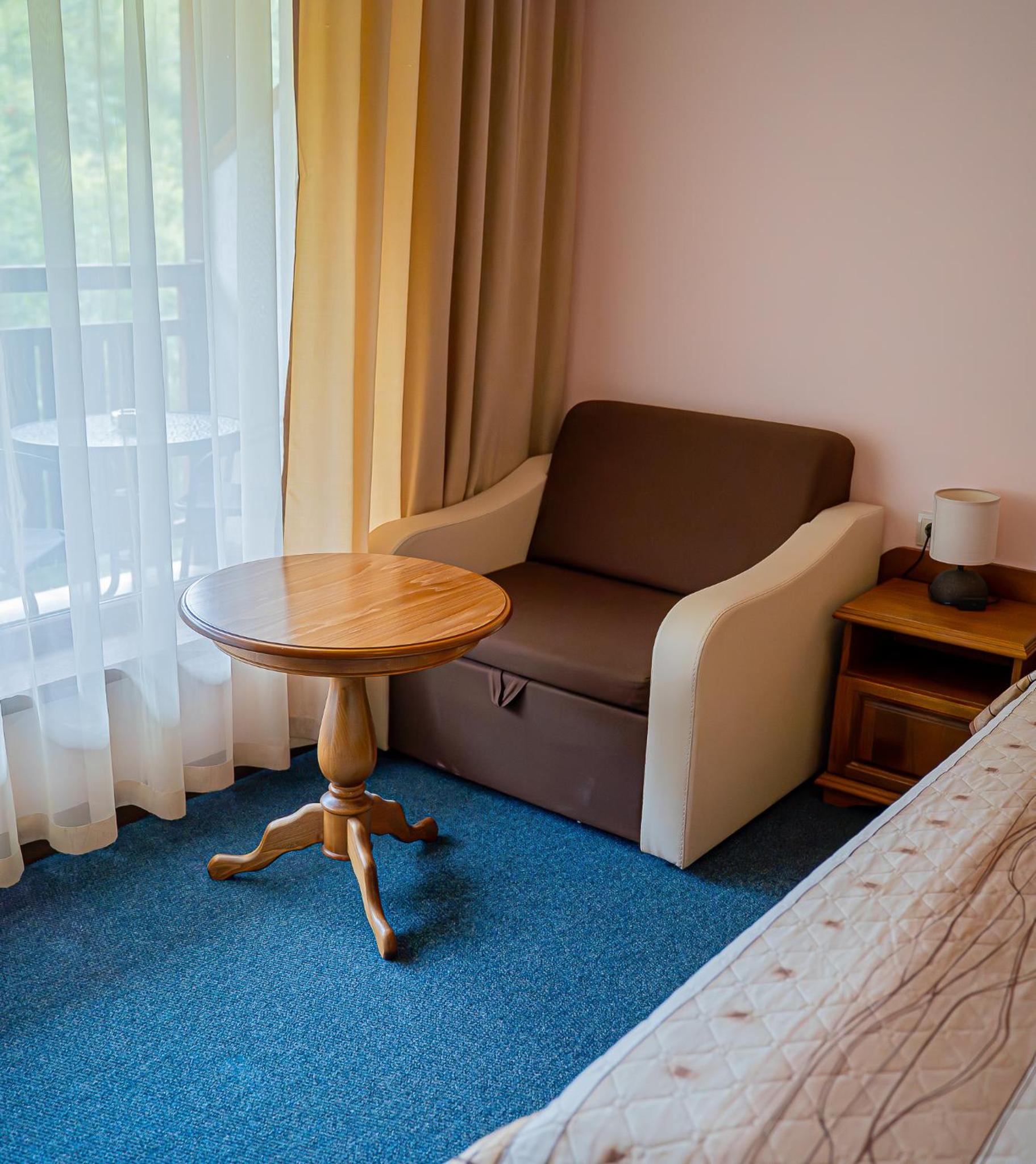 Double or Twin Room (2 Adults + 1 Child) - Photo 7