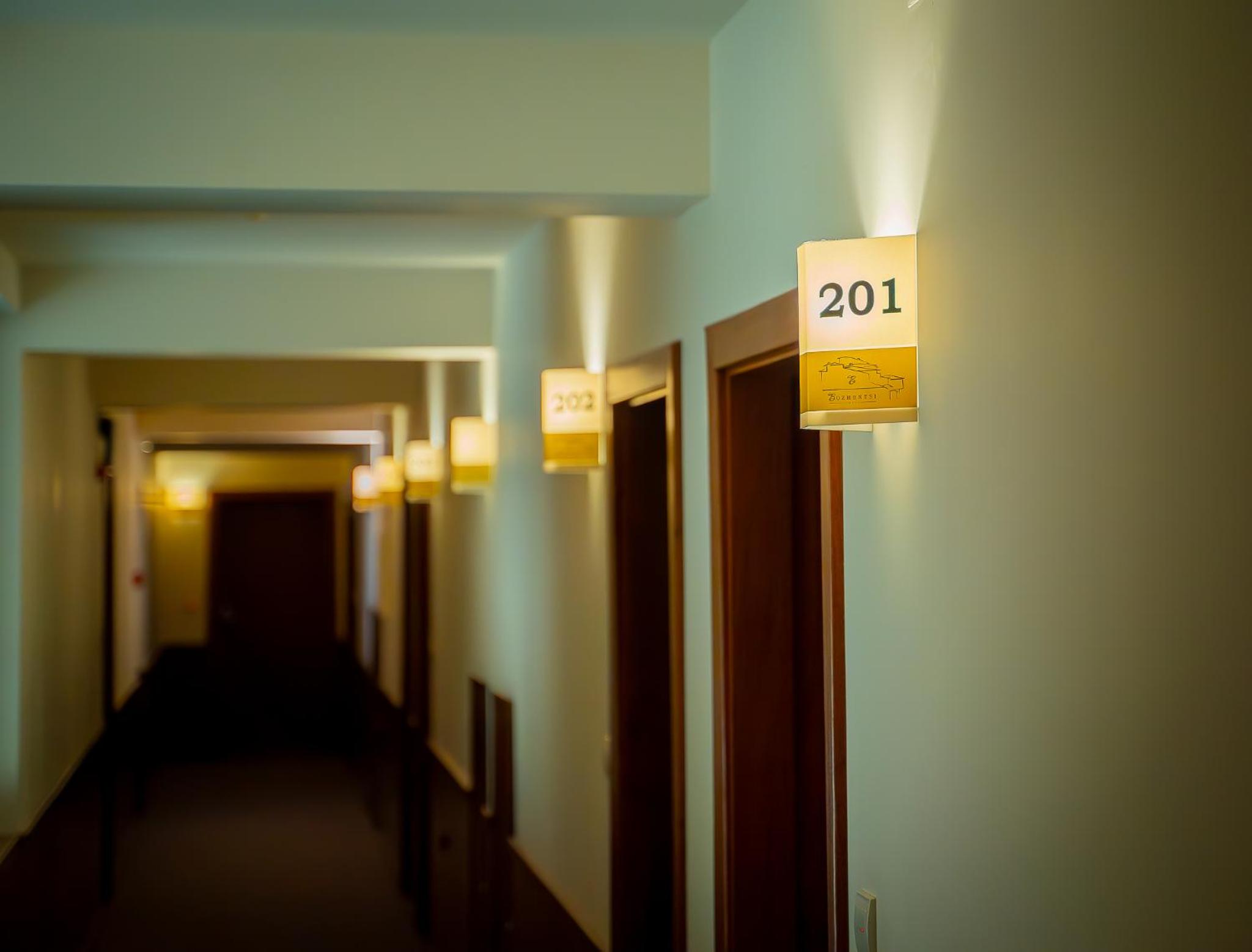 Double or Twin Room (2 Adults + 1 Child) - Photo 9