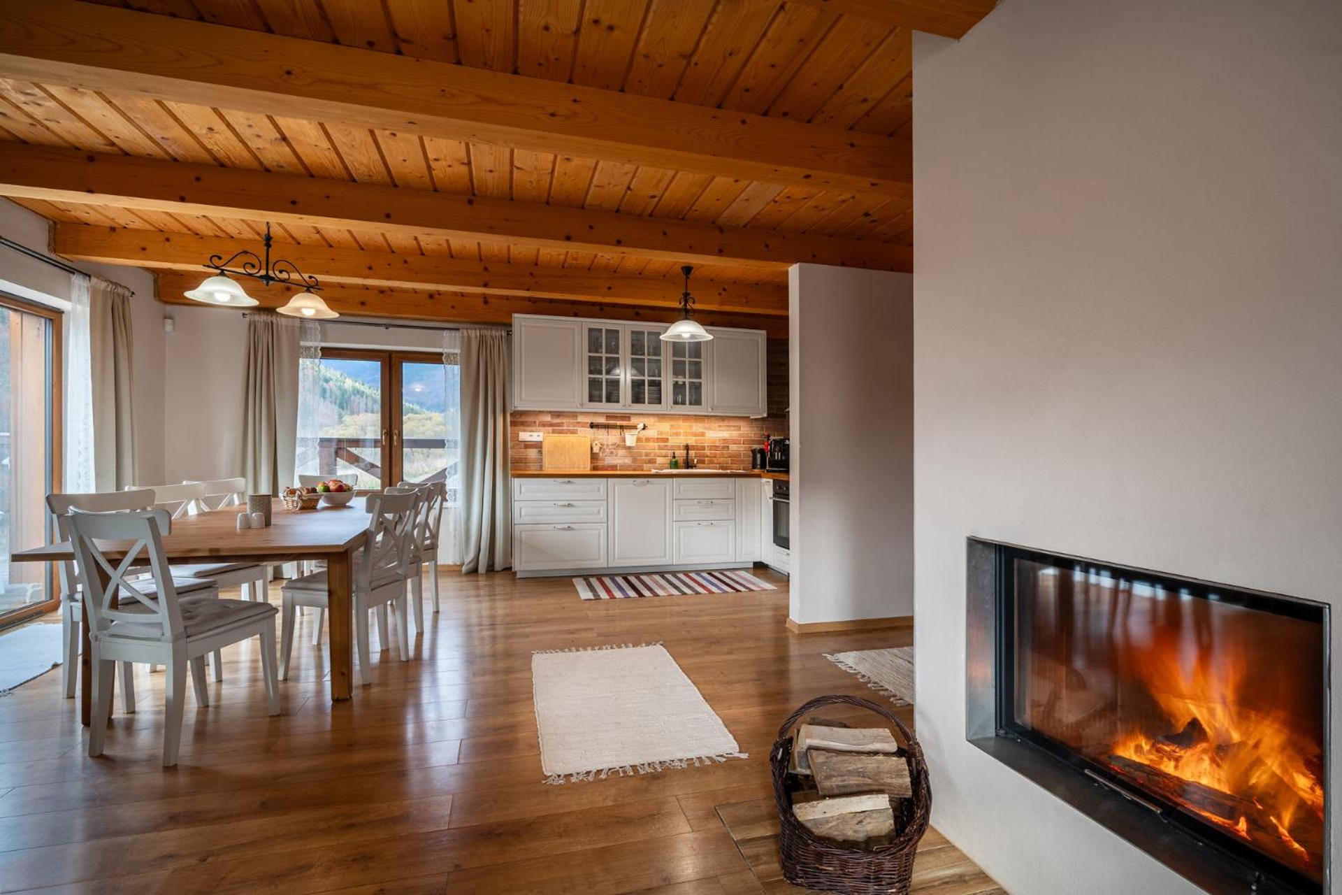 Five-Bedroom House photo 1